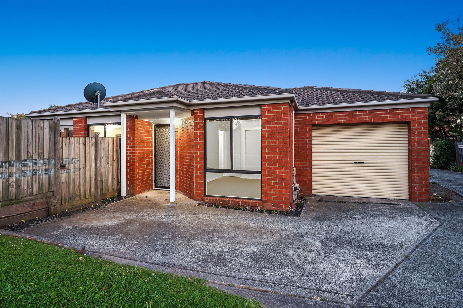8/64, Dandenong - Thumbnail 2
