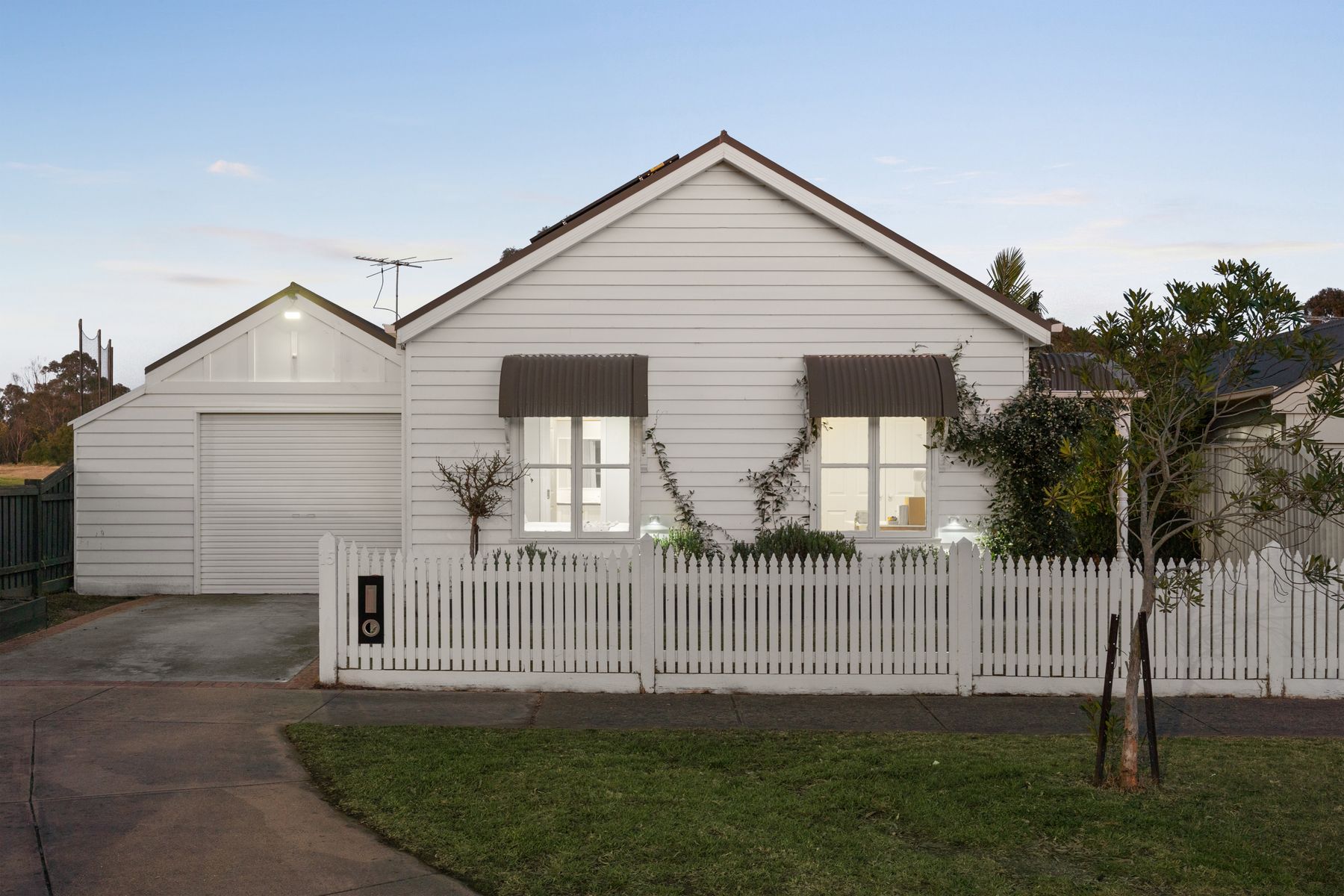 15 Catherine Place, Pakenham, VIC 3810, Pakenham - Thumbnail 2