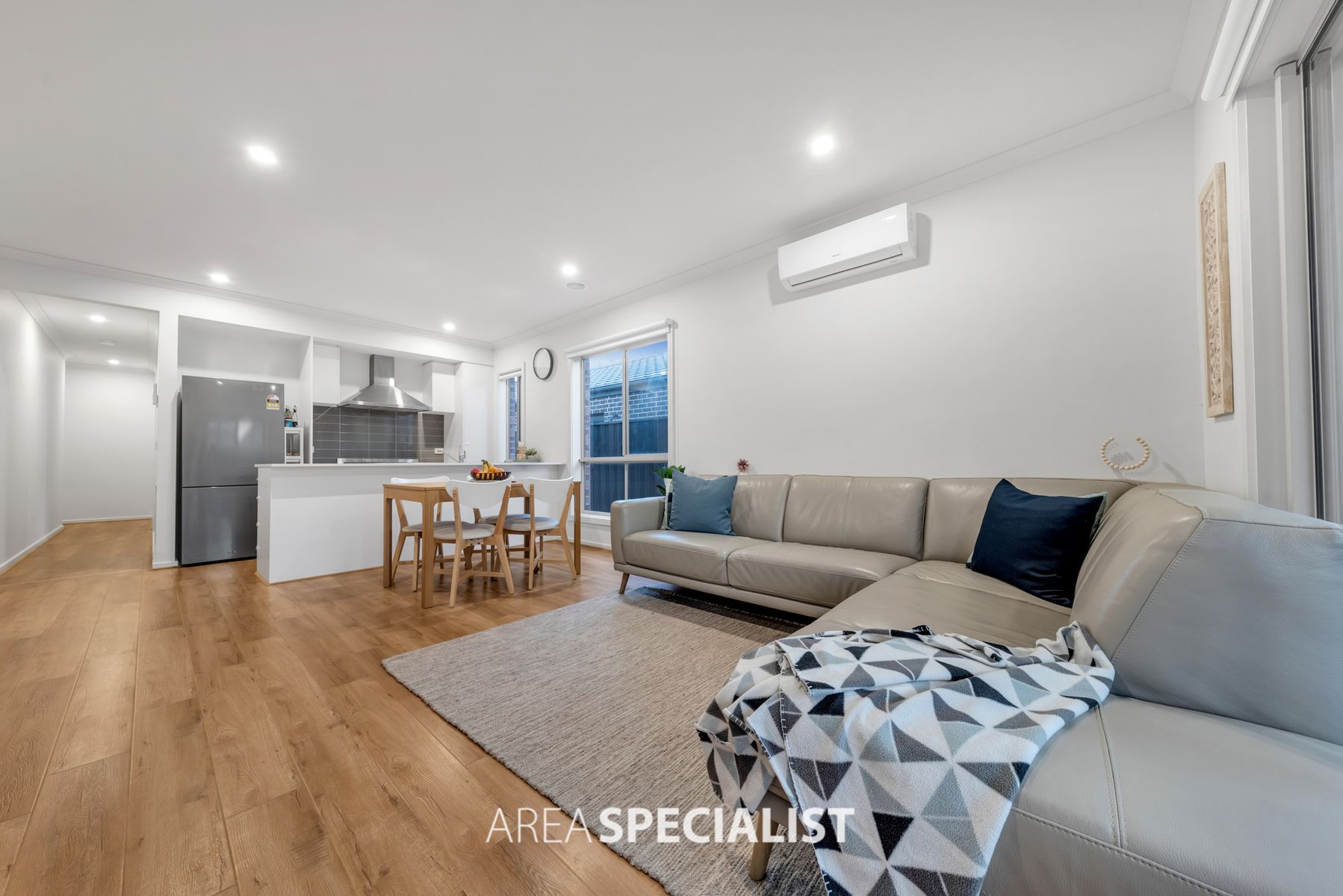 34 Diplomat Crescent, Cranbourne South, VIC 3977, Cranbourne South - Thumbnail 3
