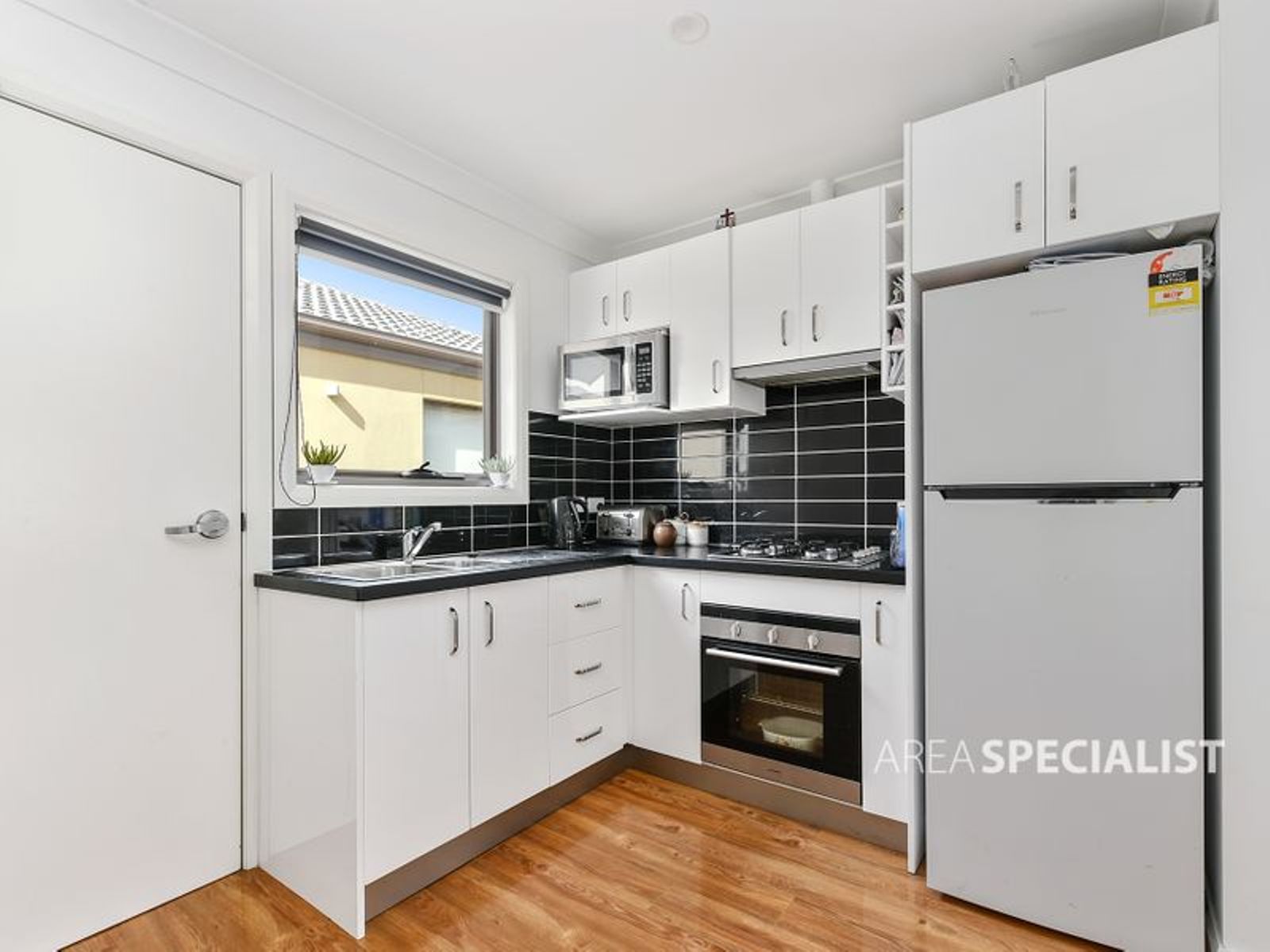 8/34, Doveton - Thumbnail 6