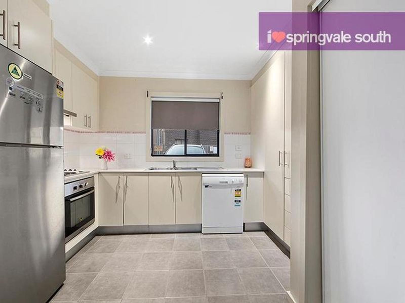 15/27, Springvale South - Image 1