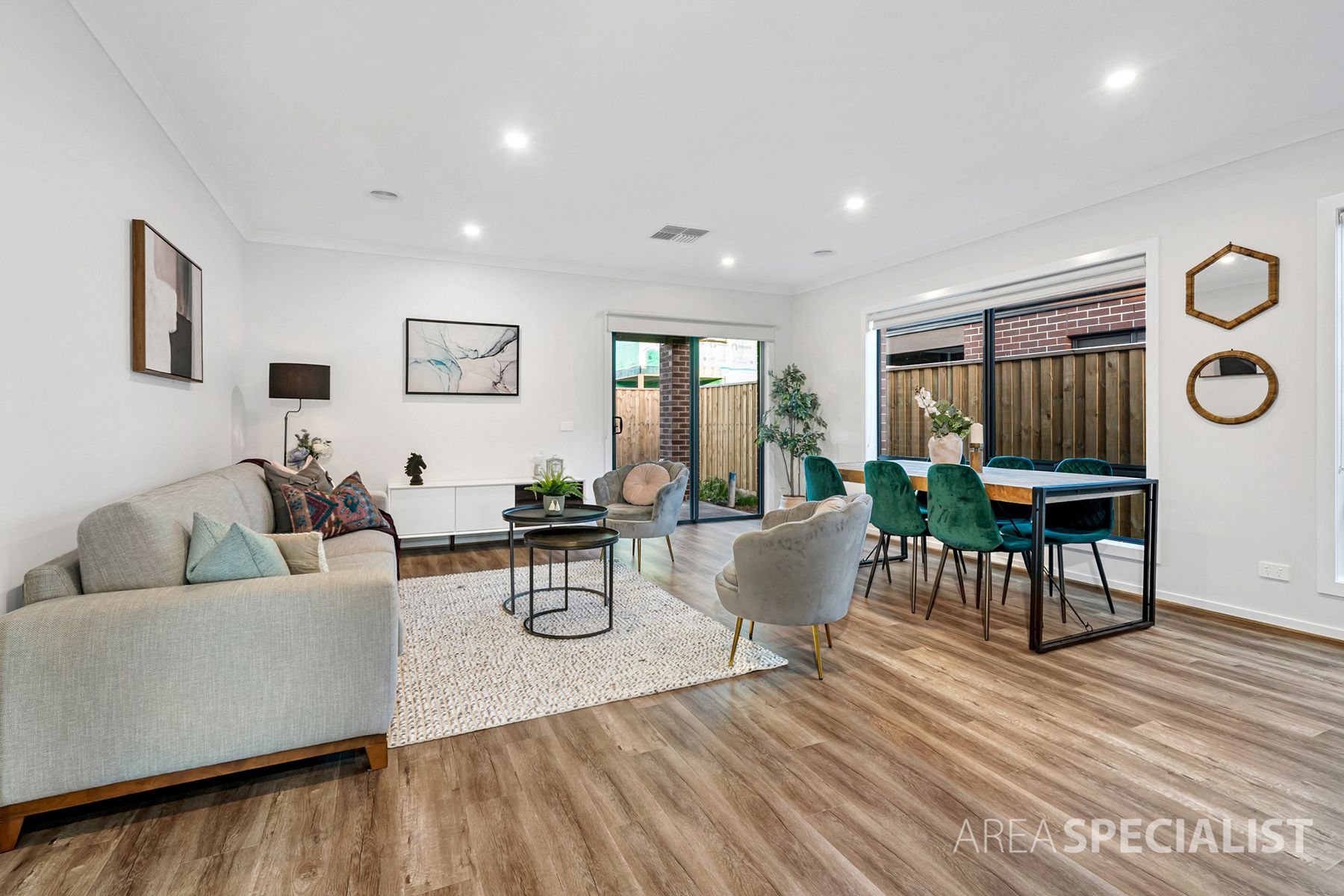19 Lensing Street, Clyde North, VIC 3978, Clyde North - Thumbnail 4