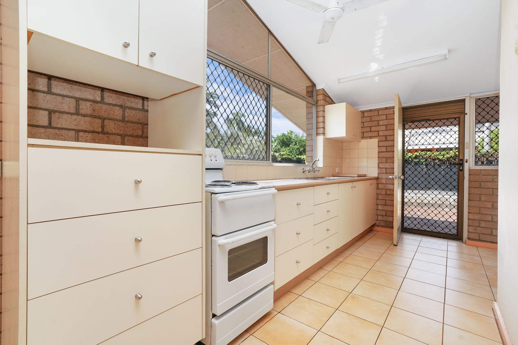 3/3 Martin Crescent, Coconut Grove NT 0810, Coconut Grove - Thumbnail 2