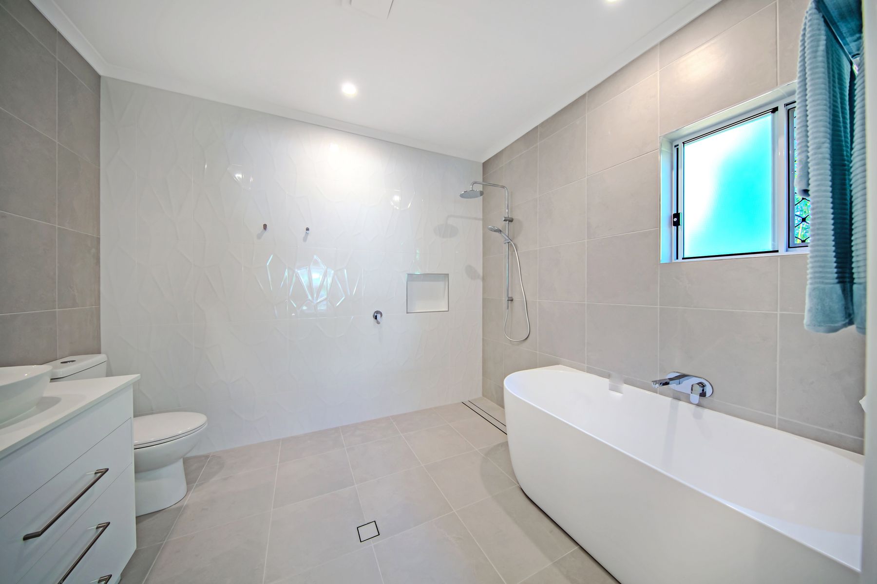 18 Maud Street, Flying Fish Point QLD 4860, Flying Fish Point - Thumbnail 5