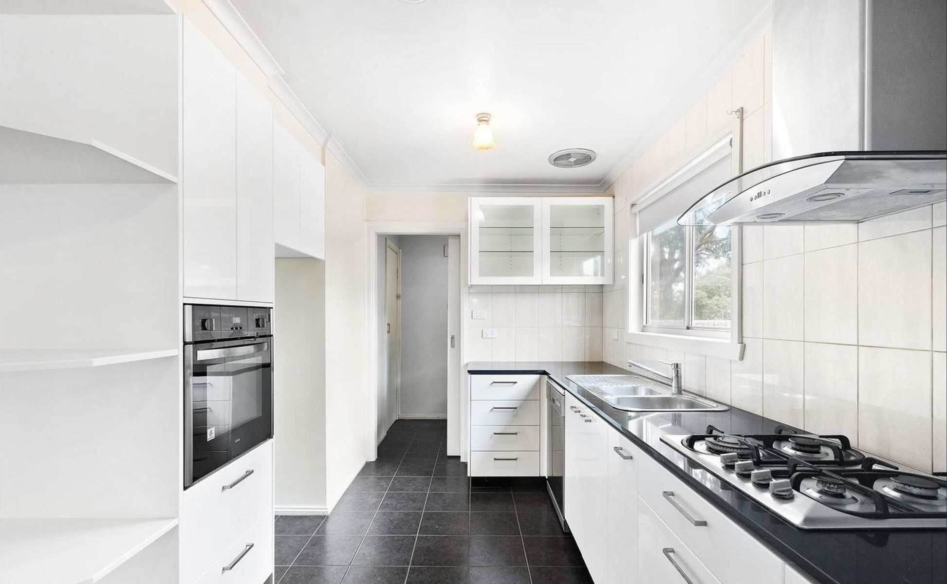 7 Waratah Street, Melton South VIC 3338, Melton South - Thumbnail 2