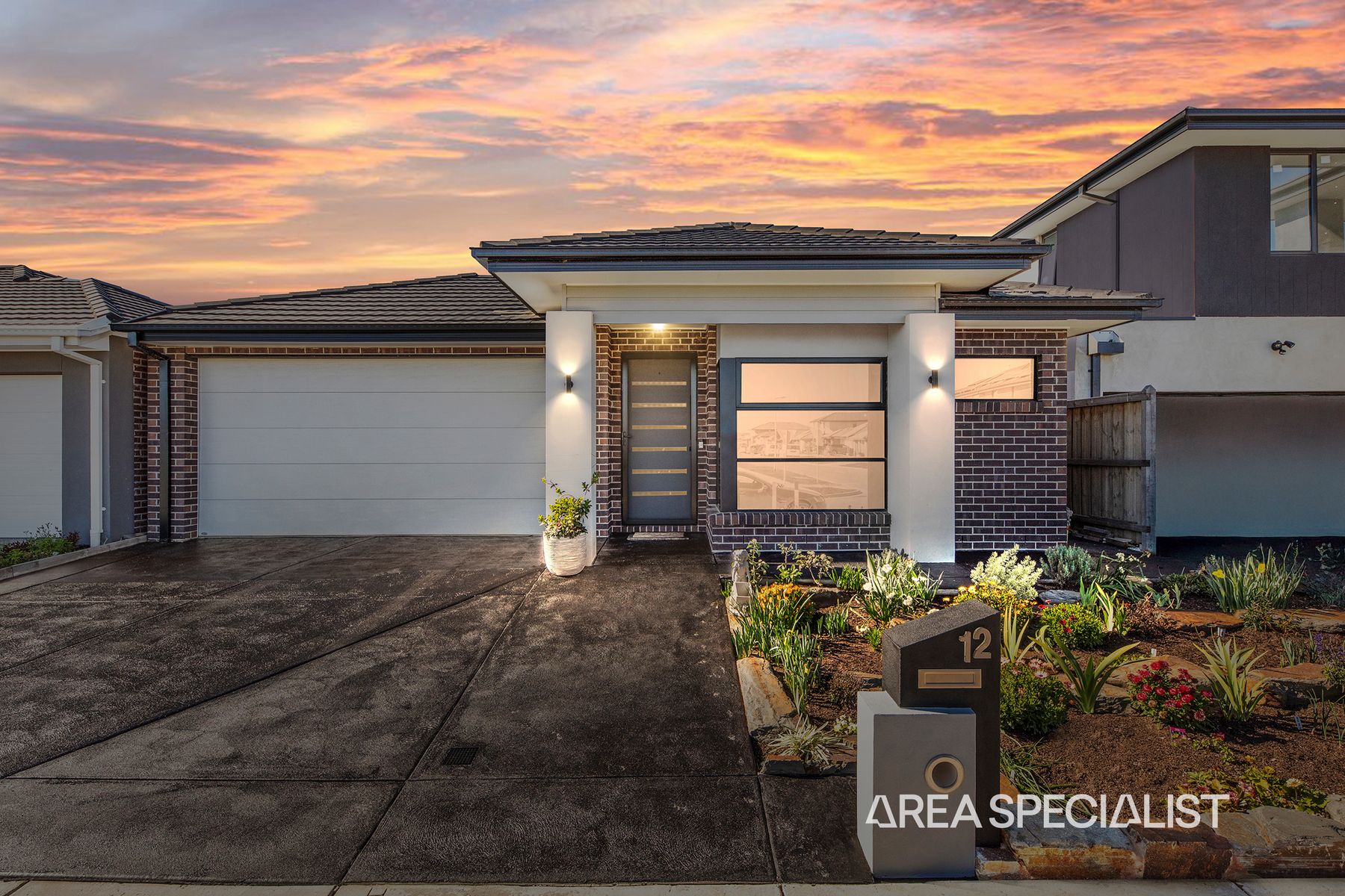 12 Undara Road, Clyde North, VIC 3978, Clyde North - Thumbnail 2