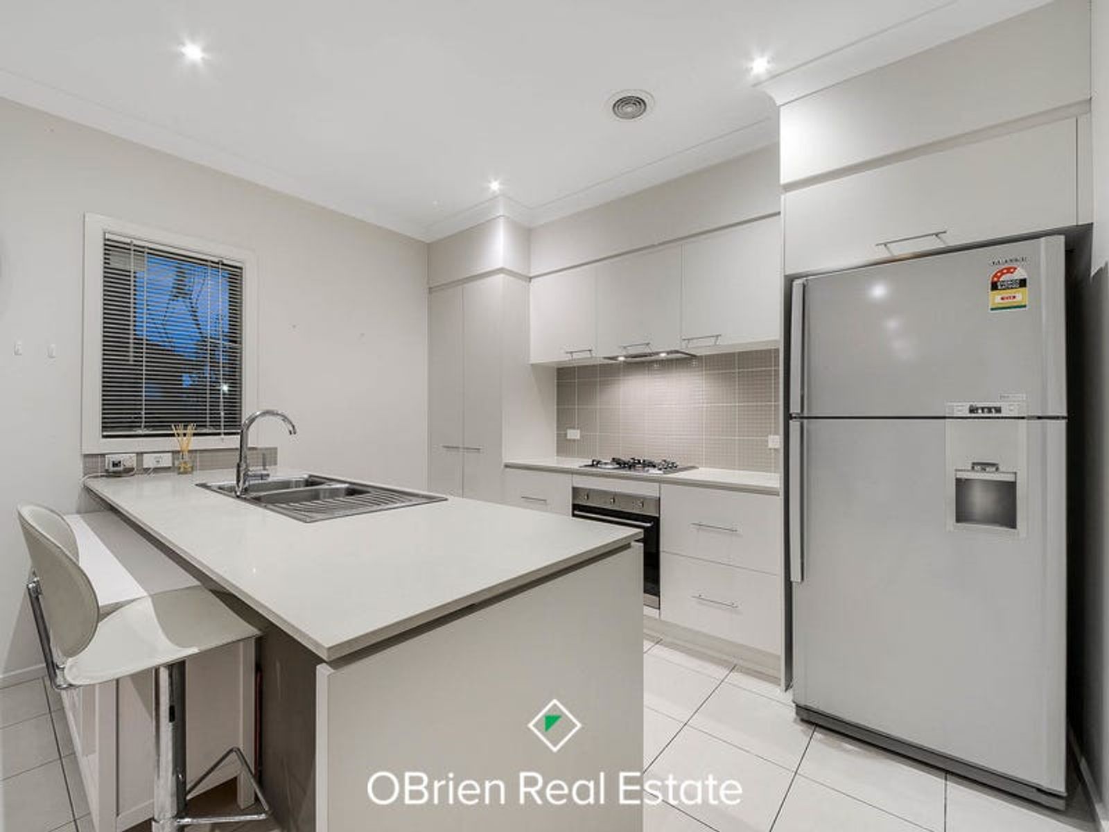2 Manuscript Drive, Endeavour Hills, VIC 3802, Endeavour Hills - Thumbnail 2