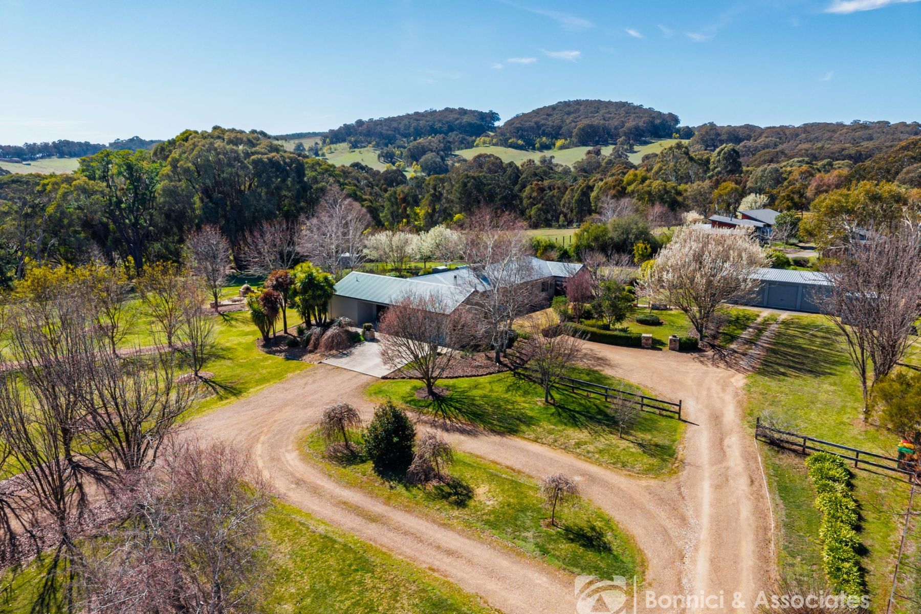 24 Tomlinson Road, Beechworth VIC 3747, Beechworth - Thumbnail 3