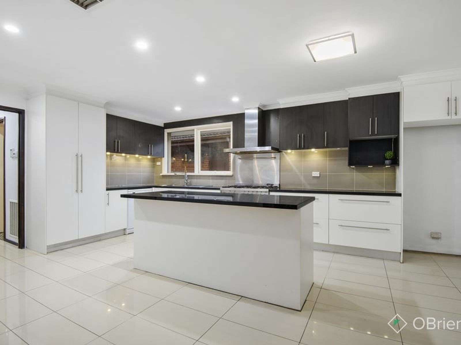 10 Struan Avenue, Endeavour Hills, VIC 3802, Endeavour Hills - Thumbnail 3