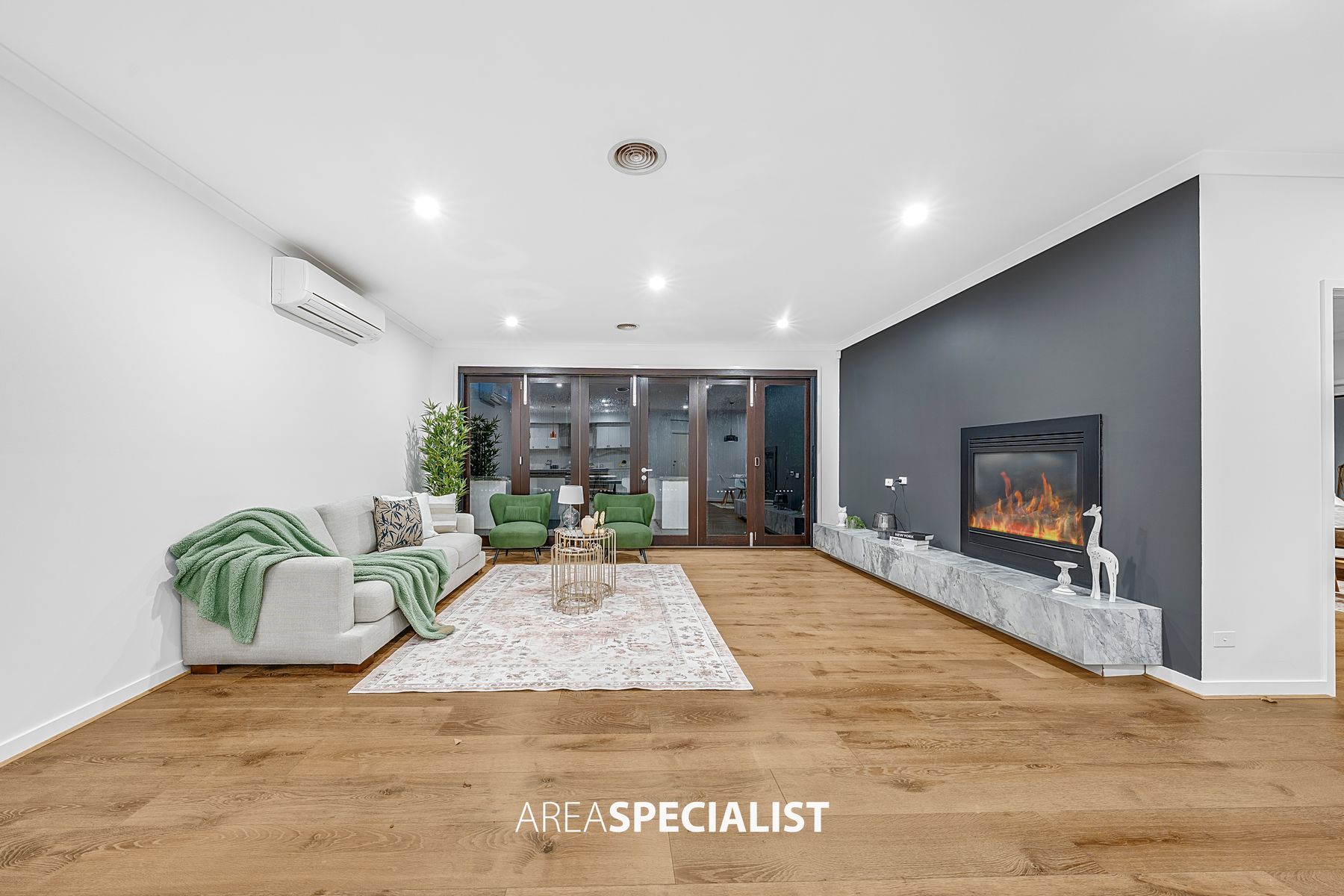 24 Lothbury Drive, Clyde North, Clyde North - Thumbnail 5