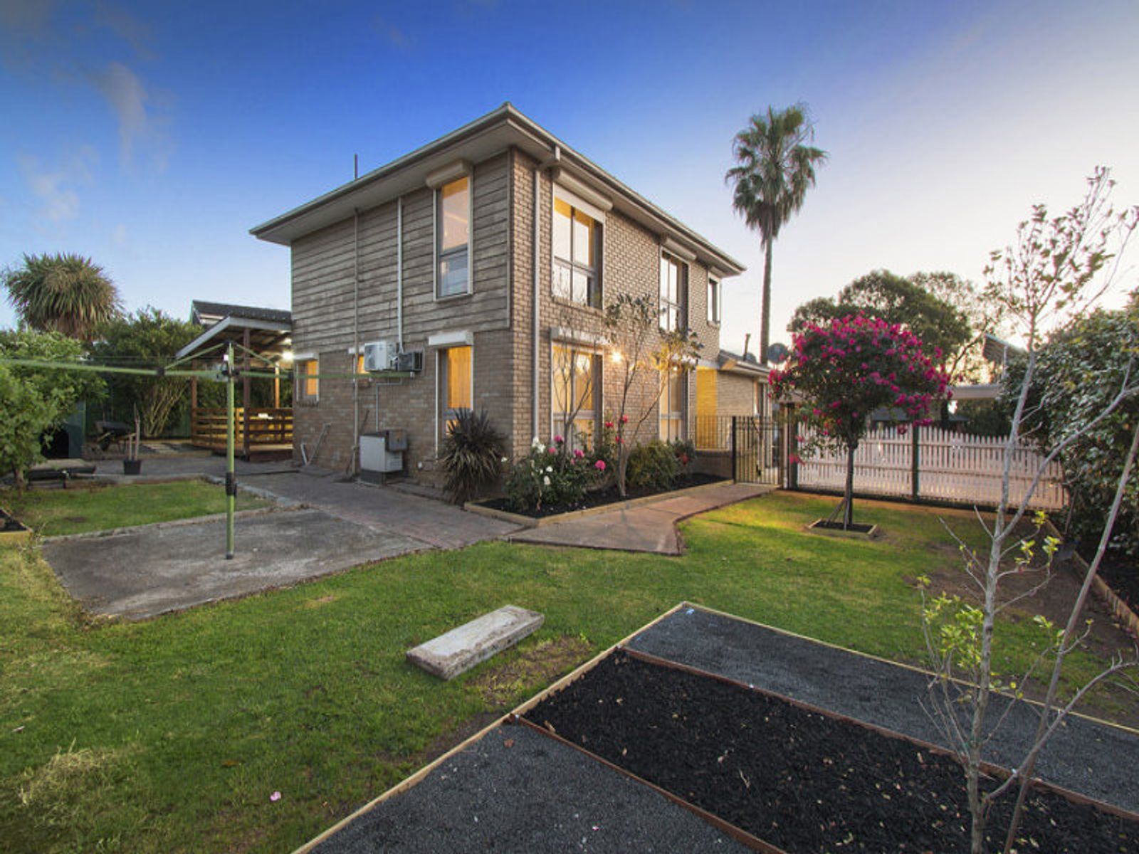 89 James Cook Drive, Endeavour Hills, VIC 3802, Endeavour Hills - Thumbnail 2