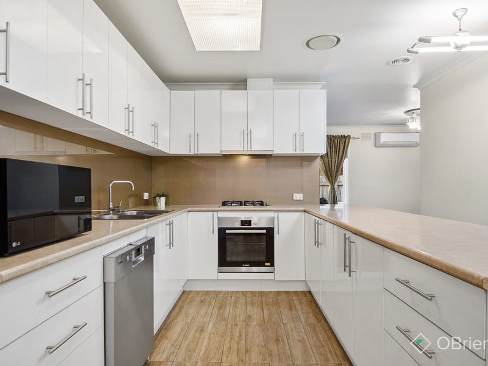 14 Muirkirk Close, Endeavour Hills, VIC 3802, Endeavour Hills - Thumbnail 2