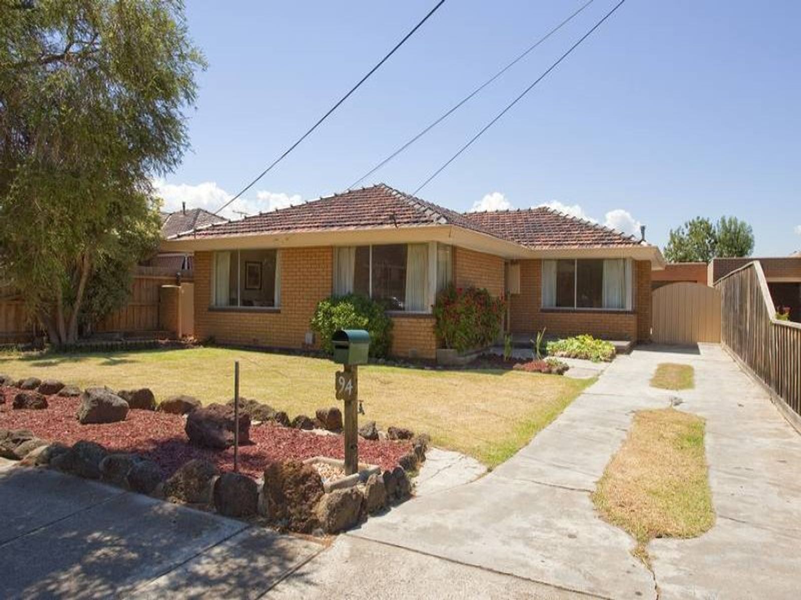 94 Arcade Way, Keilor East - Thumbnail 2
