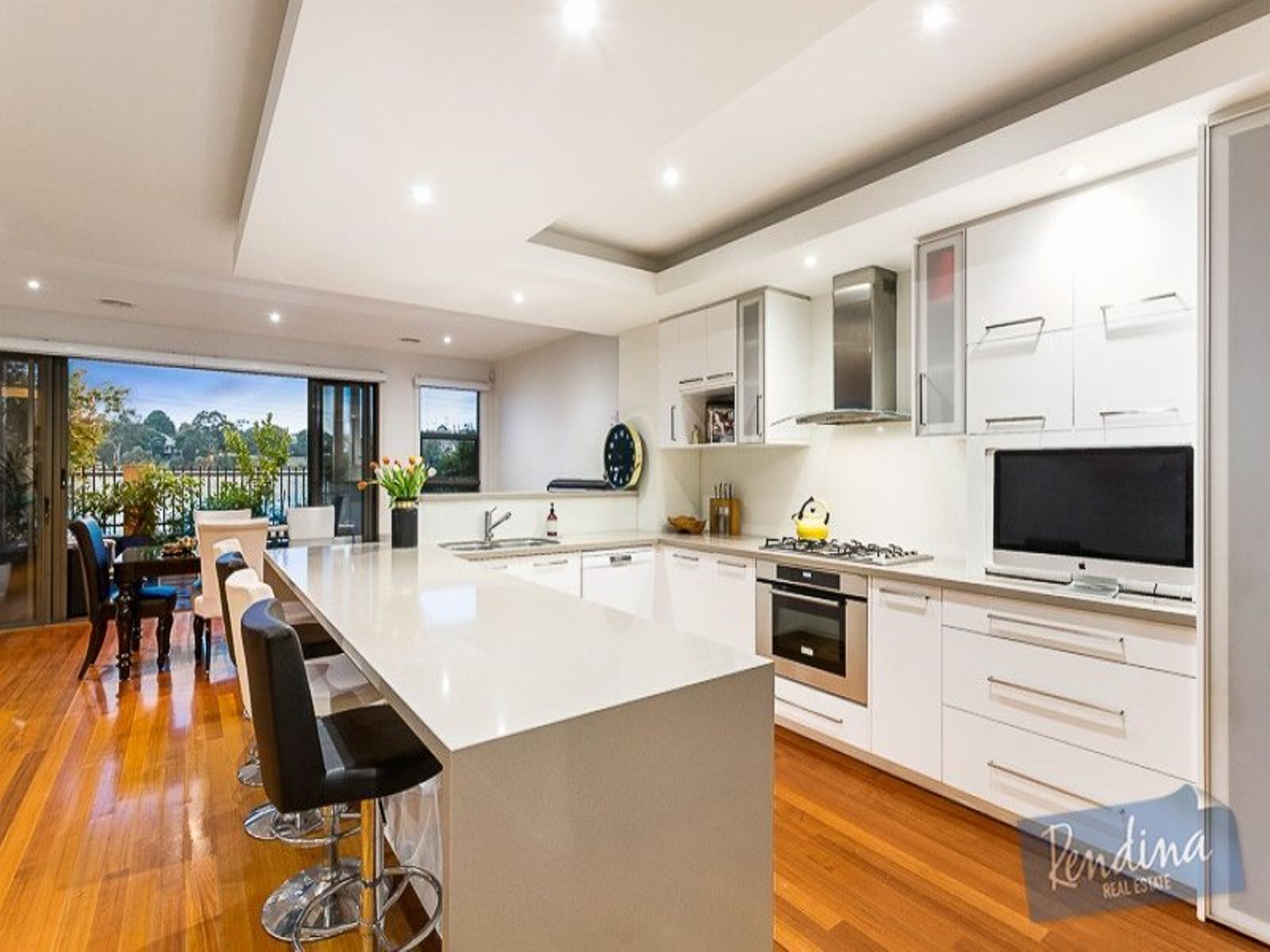 10 Lakeside Crescent, Maribyrnong - Thumbnail 3