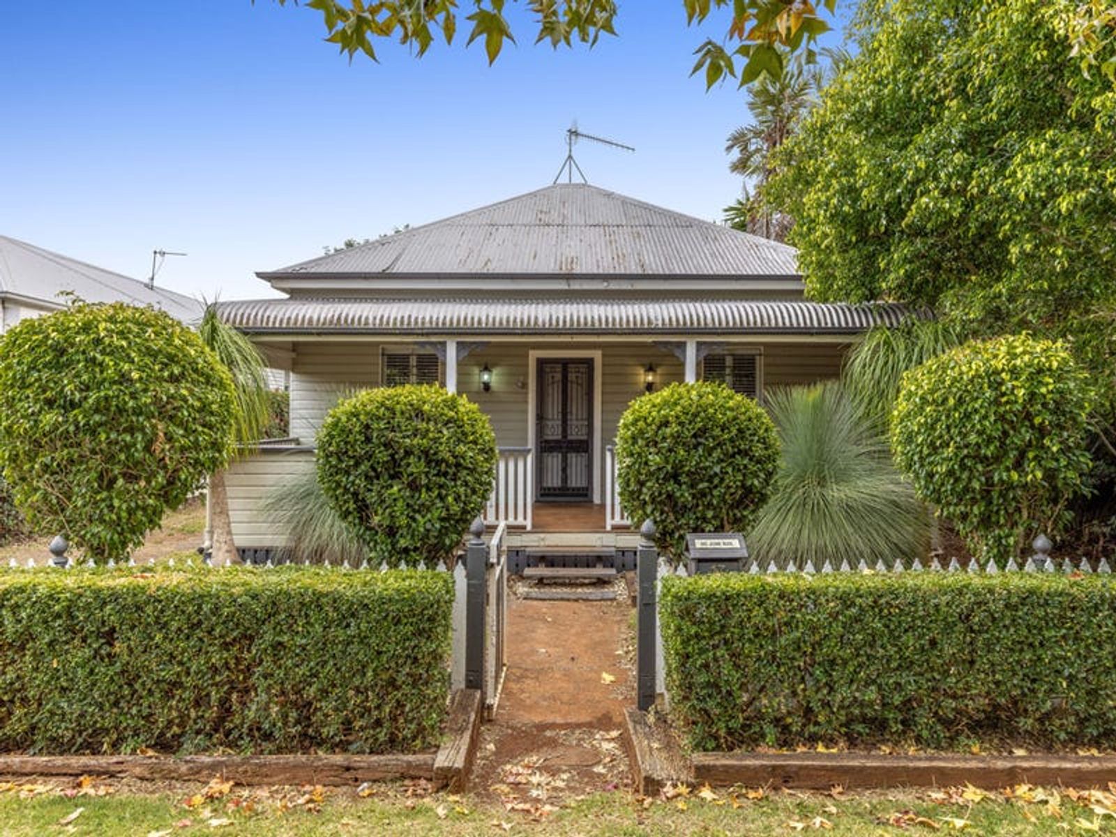 17 Wallace Street, Newtown QLD 4350