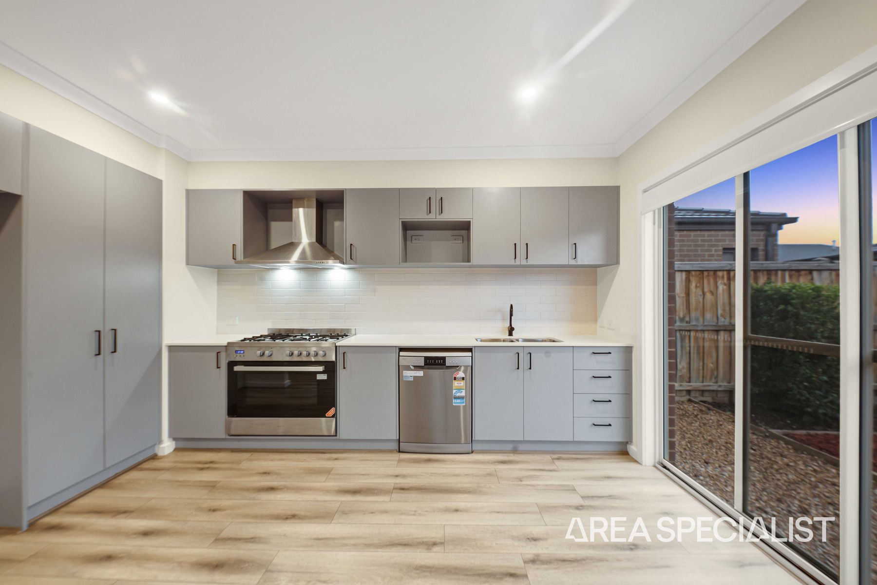 10 Samuel Road, Weir Views, Weir Views - Thumbnail 8