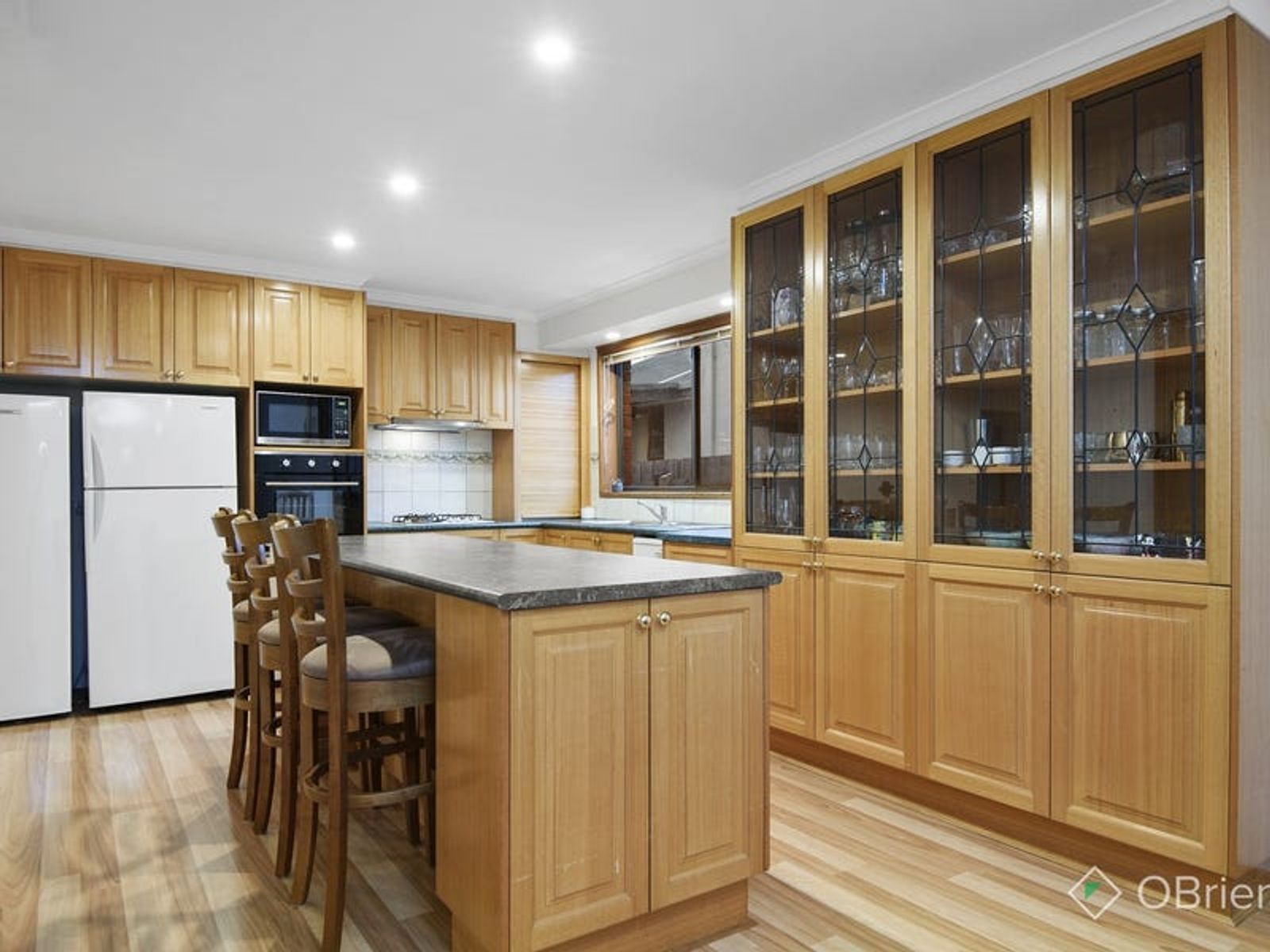 35 Chantell Avenue, Endeavour Hills, VIC 3802, Endeavour Hills - Thumbnail 2