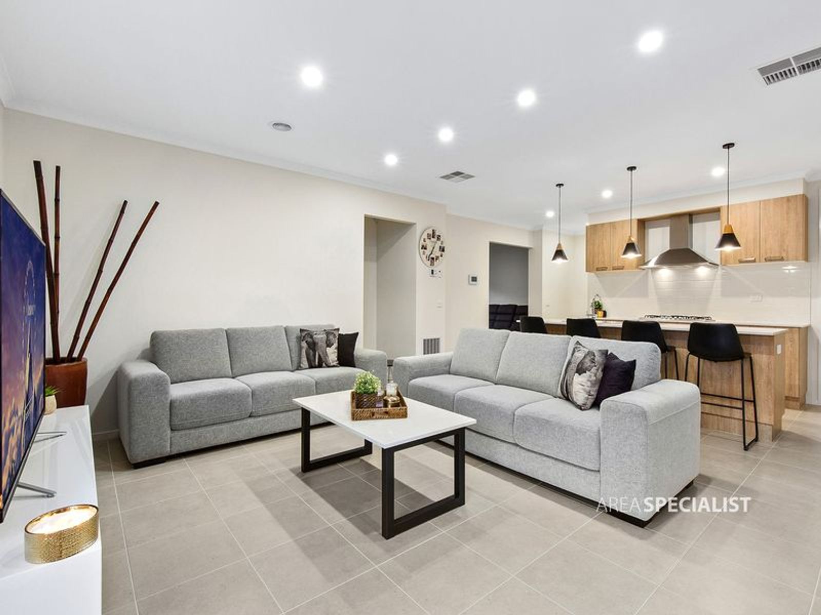 16 Hekela Street, Clyde North, VIC 3978, Clyde North - Thumbnail 2