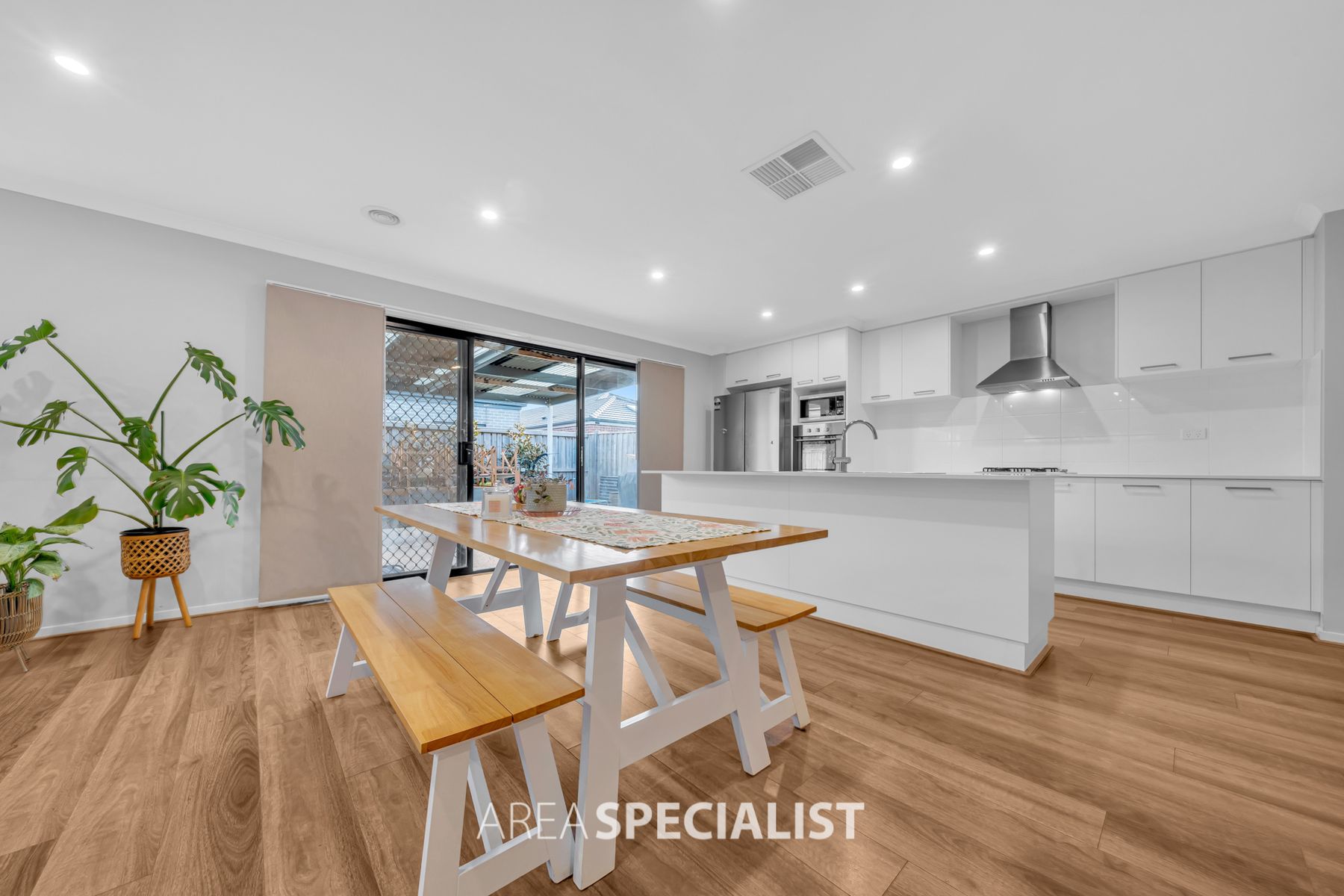 14 Shulze Drive, Clyde North, VIC 3978, Clyde North - Thumbnail 4