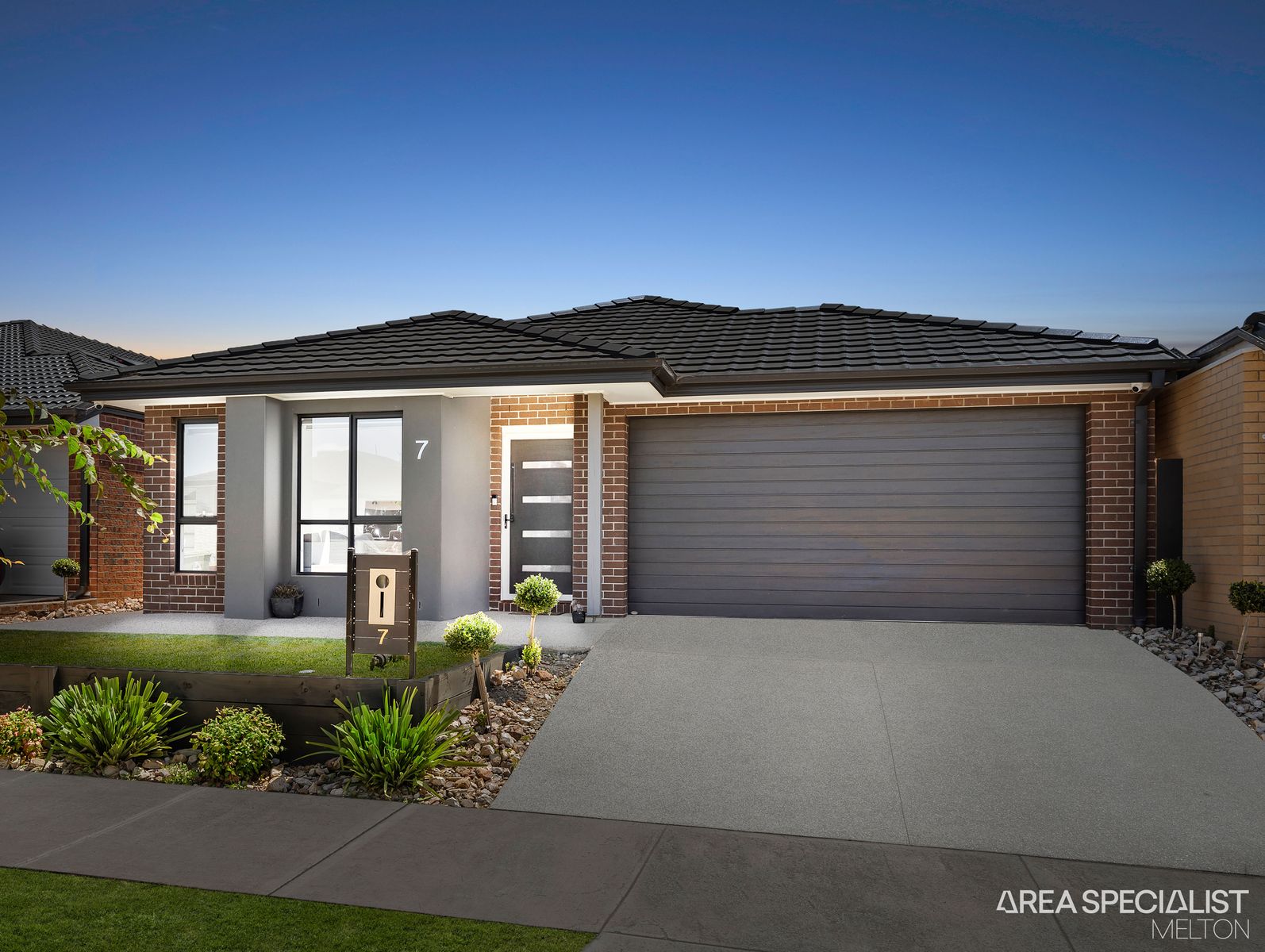 7 Esslemont Road, Thornhill Park, VIC 3335, Thornhill Park - Thumbnail 2