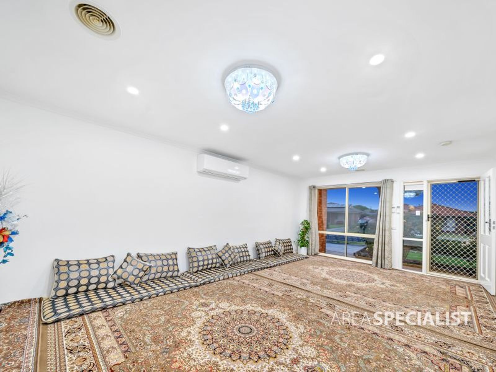 17 Pirita Place, Cranbourne West, VIC 3977, Cranbourne West - Thumbnail 3