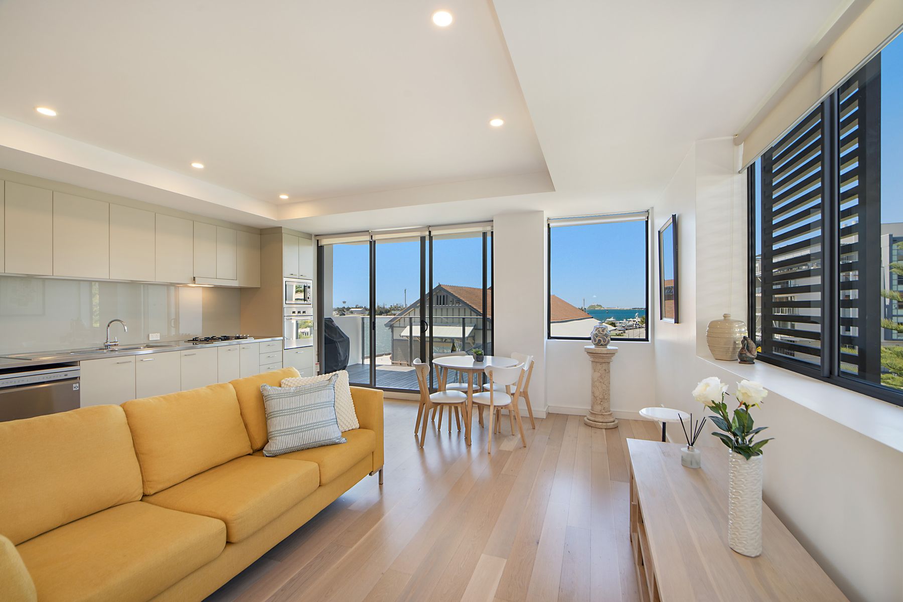 201/5 Honeysuckle Drive, Newcastle NSW 2300, Newcastle - Thumbnail 2