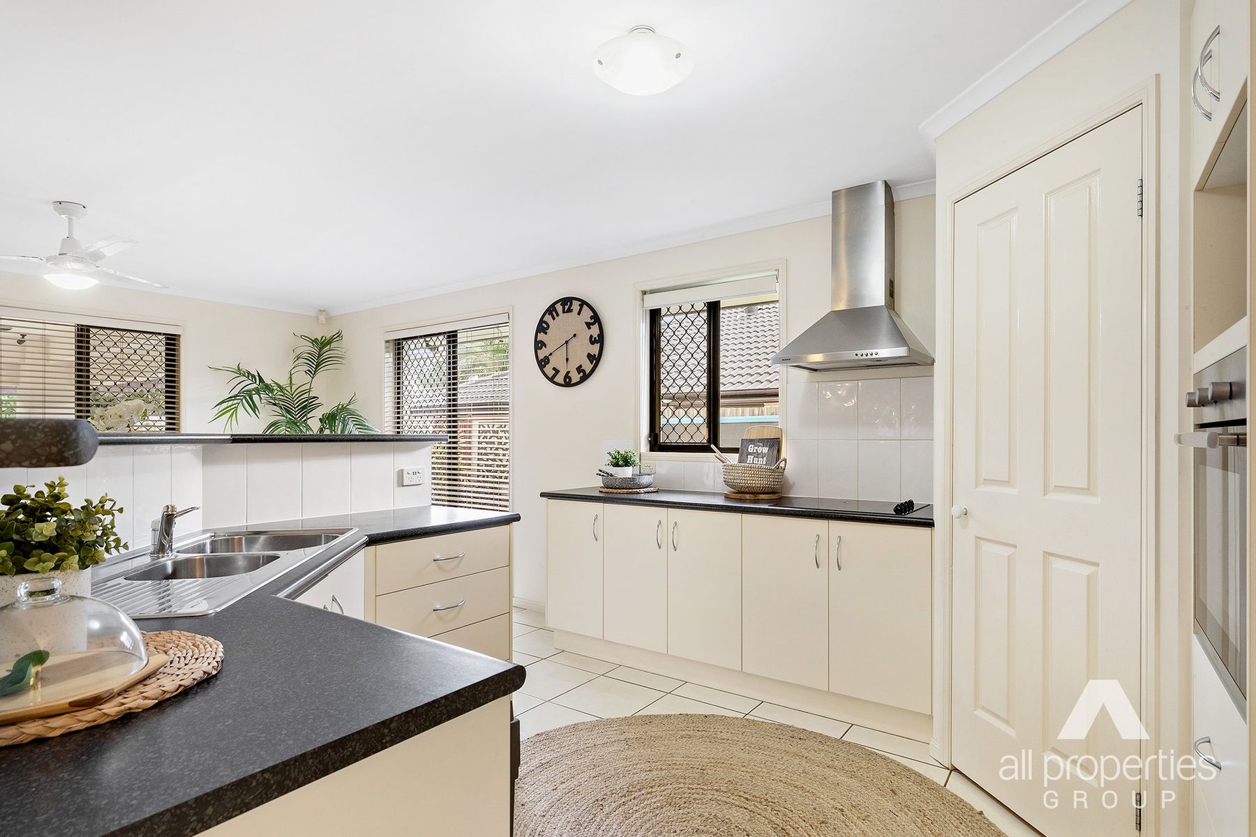 8 Girraween Crescent, Parkinson QLD 4115, Parkinson - Thumbnail 2
