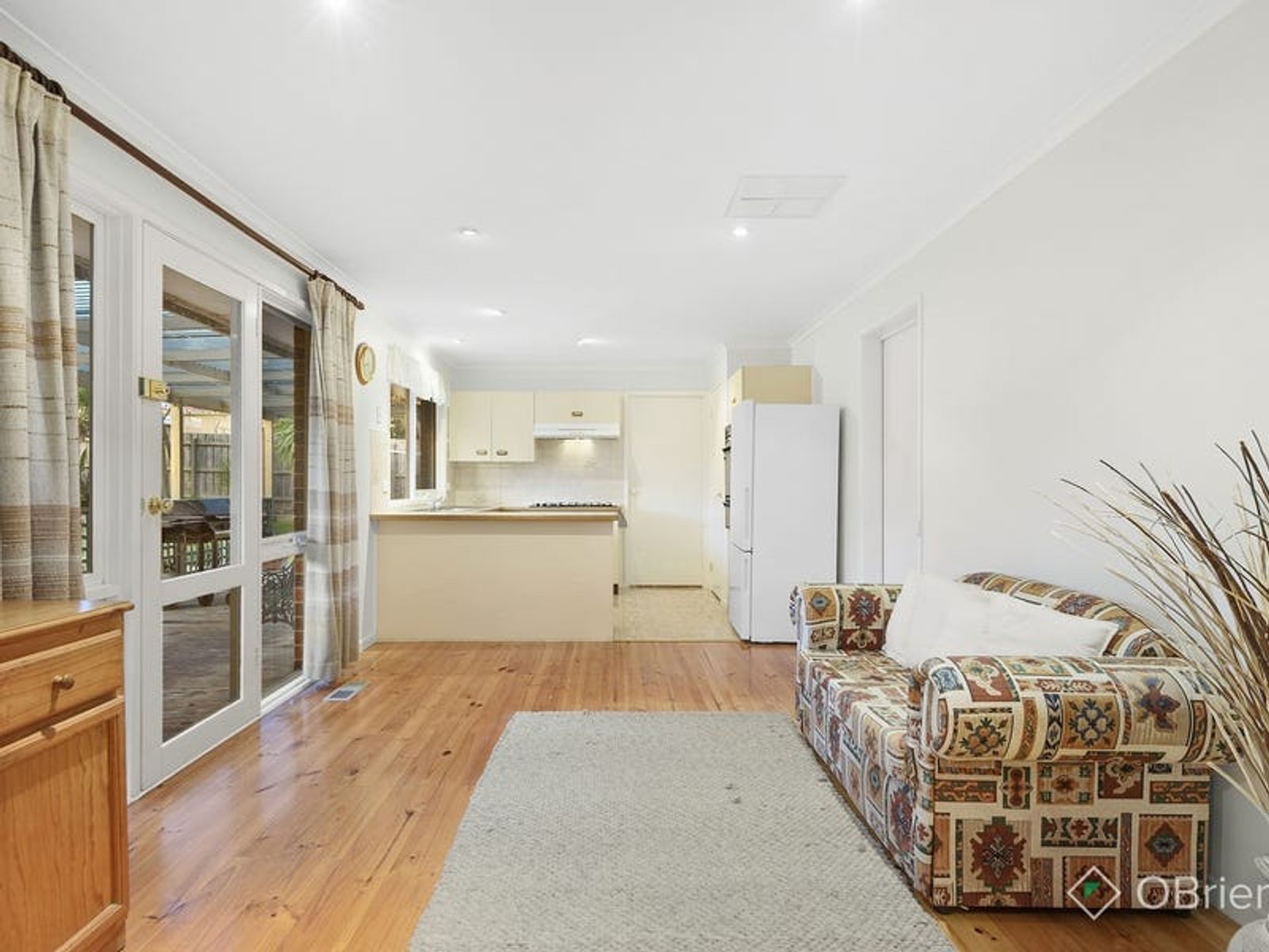 7 Robinvale Court, Endeavour Hills, VIC 3802, Endeavour Hills - Thumbnail 4