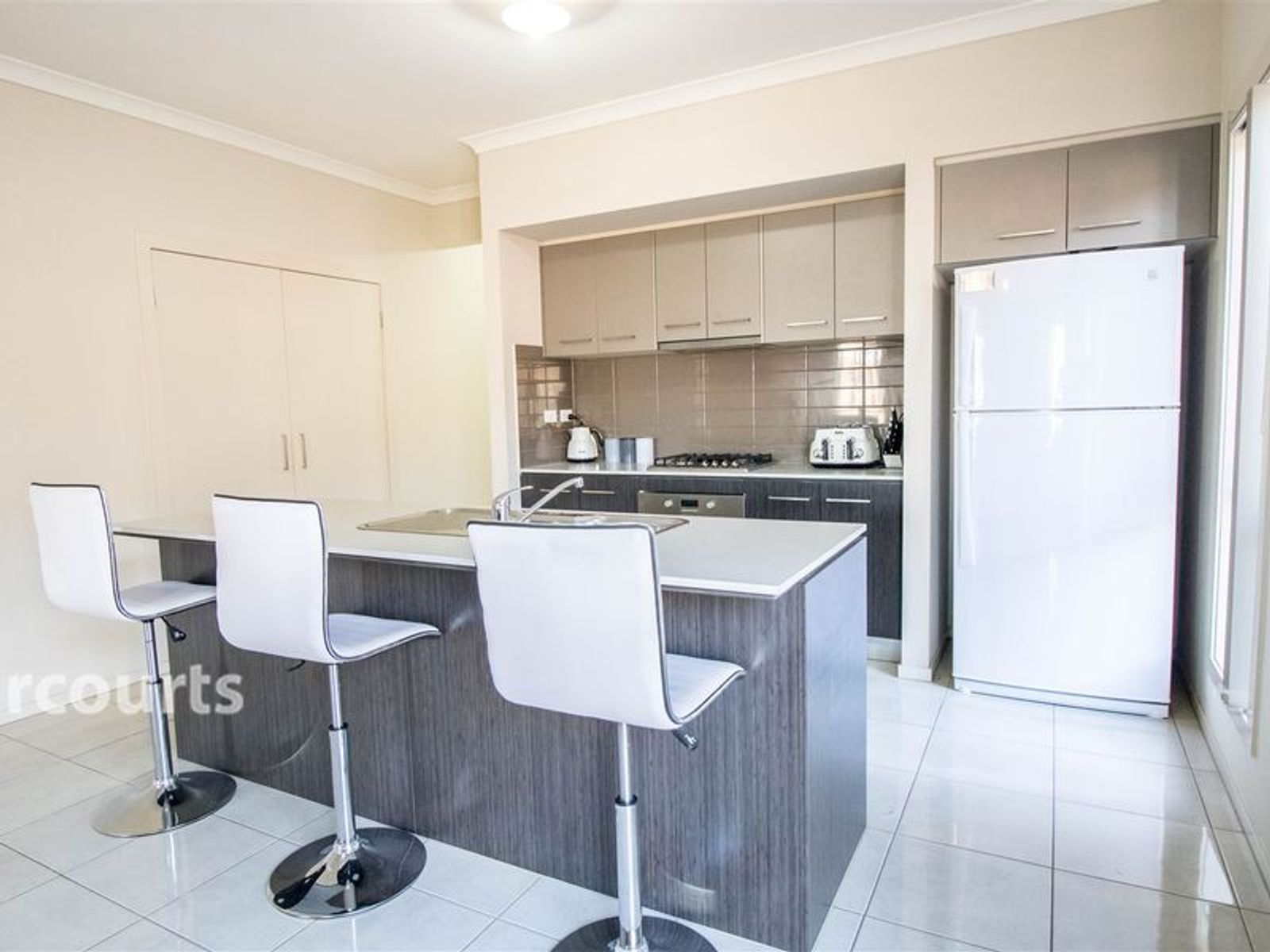 6 Hollybrook St, Melton South, VIC 3338, Melton South - Thumbnail 4