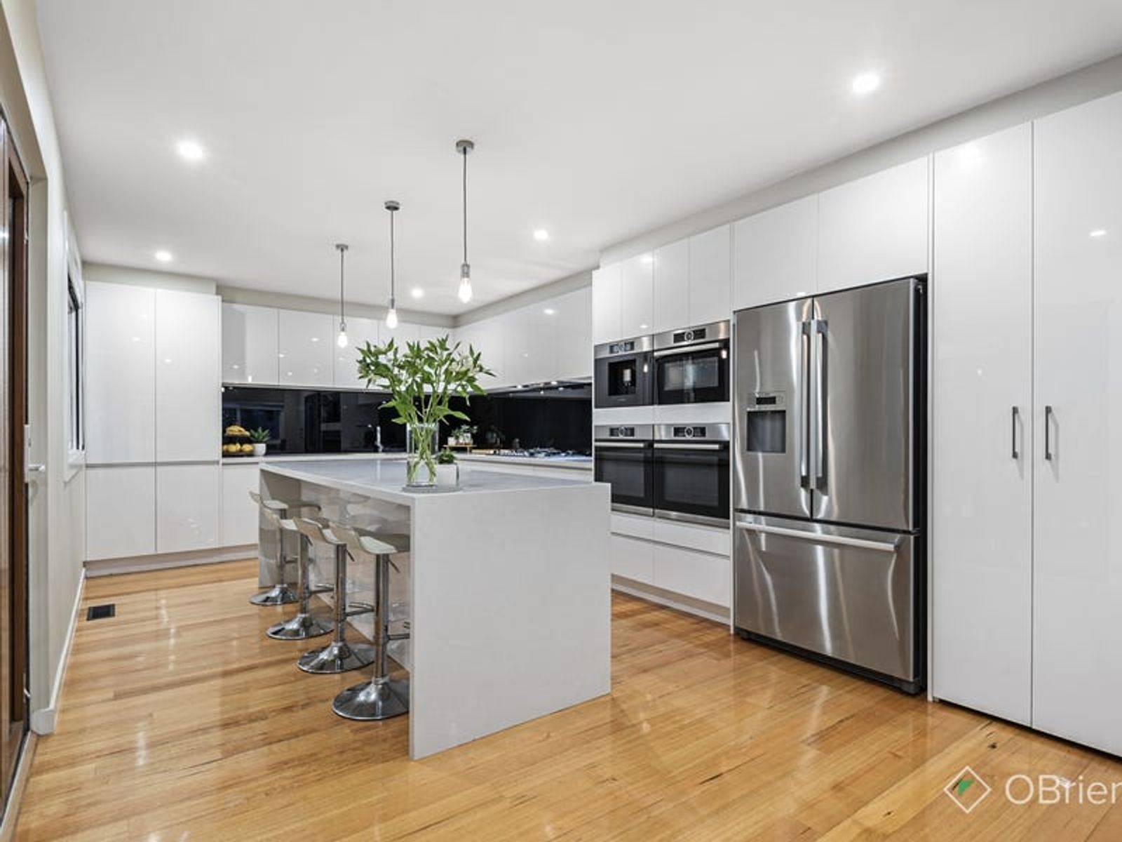 8 Antrim Close, Endeavour Hills, VIC 3802, Endeavour Hills - Thumbnail 2