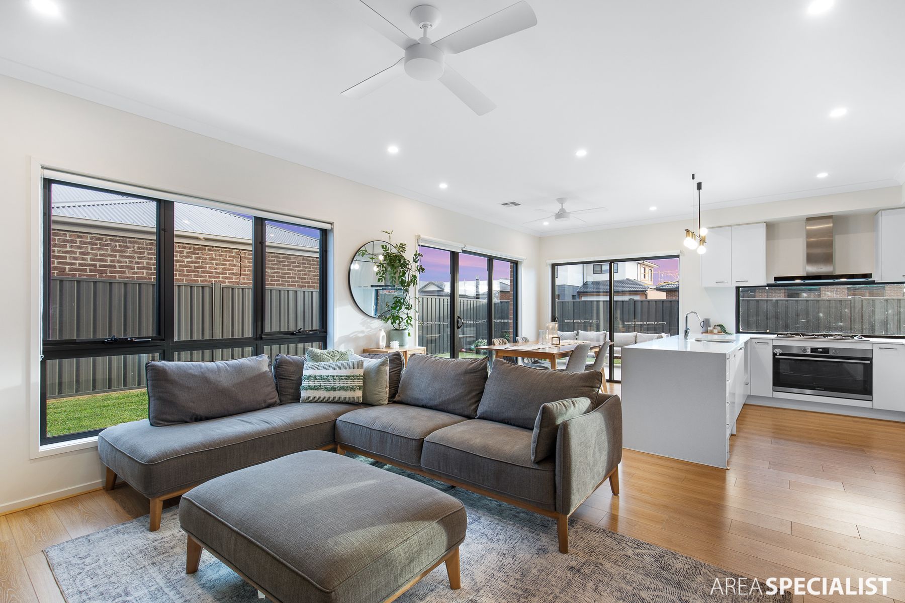 12 Colchester Drive, Werribee, VIC 3030, Werribee - Thumbnail 6