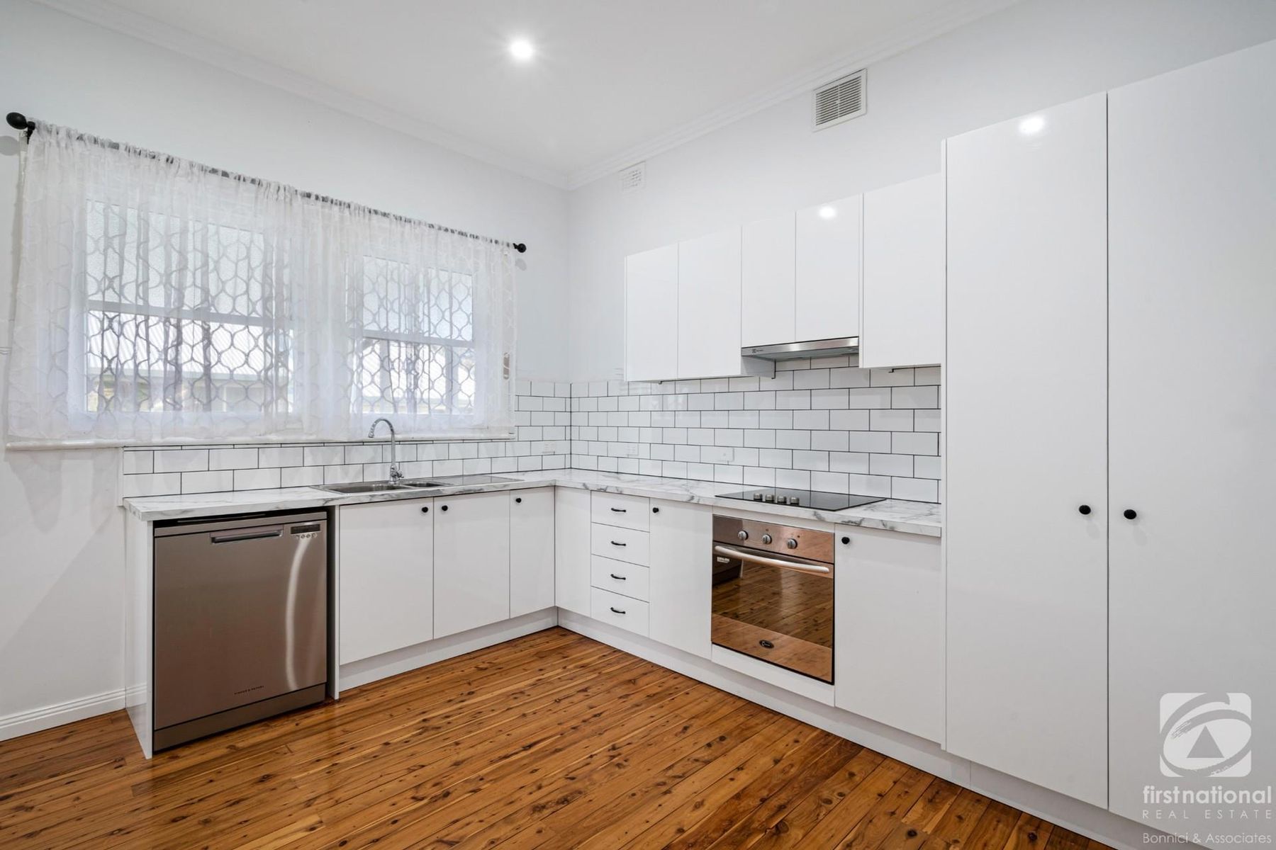 4 Chapman Street, Wodonga VIC 3690, Wodonga - Thumbnail 2