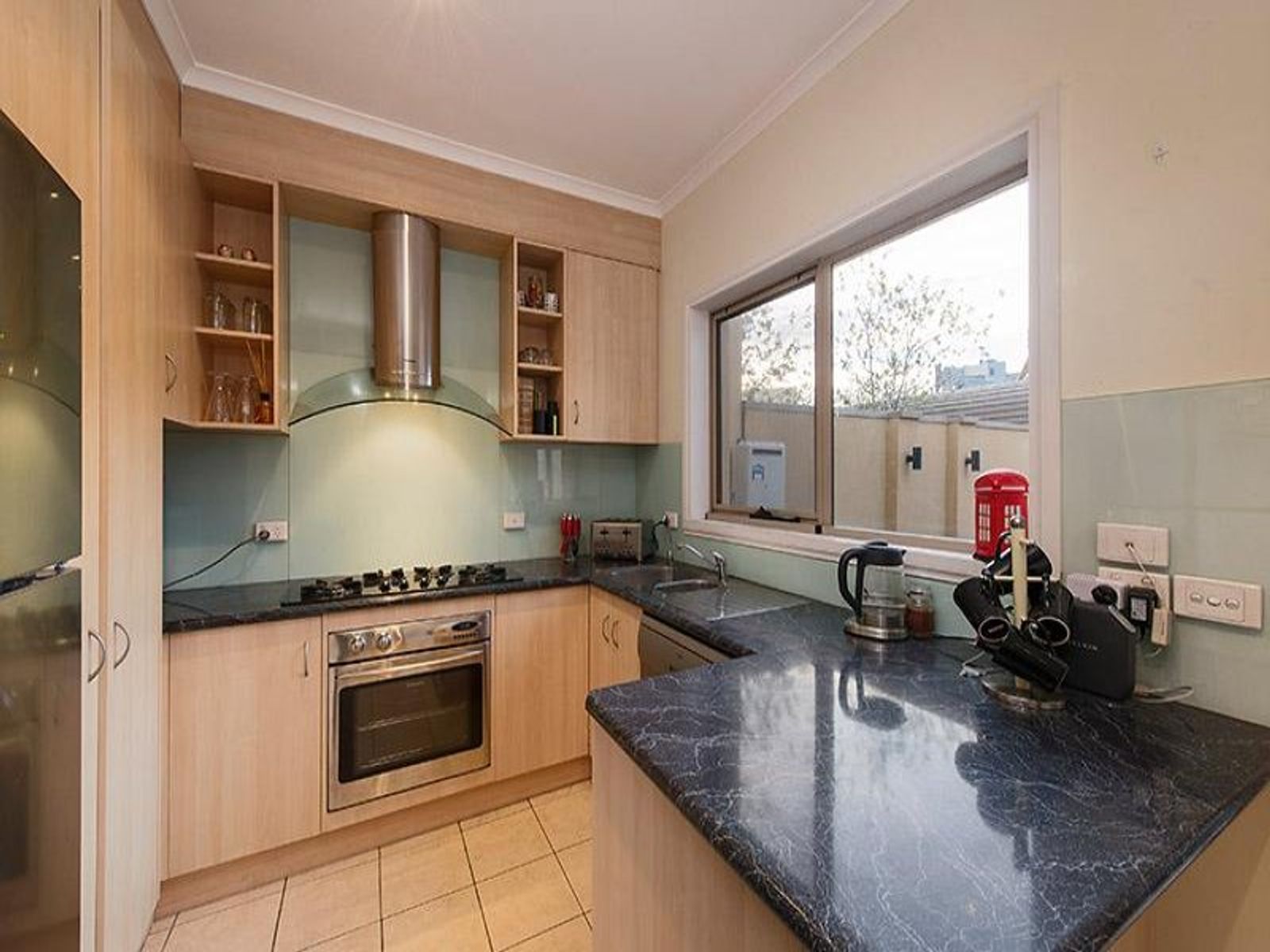 11 Reynolds Lane, Kensington - Thumbnail 8