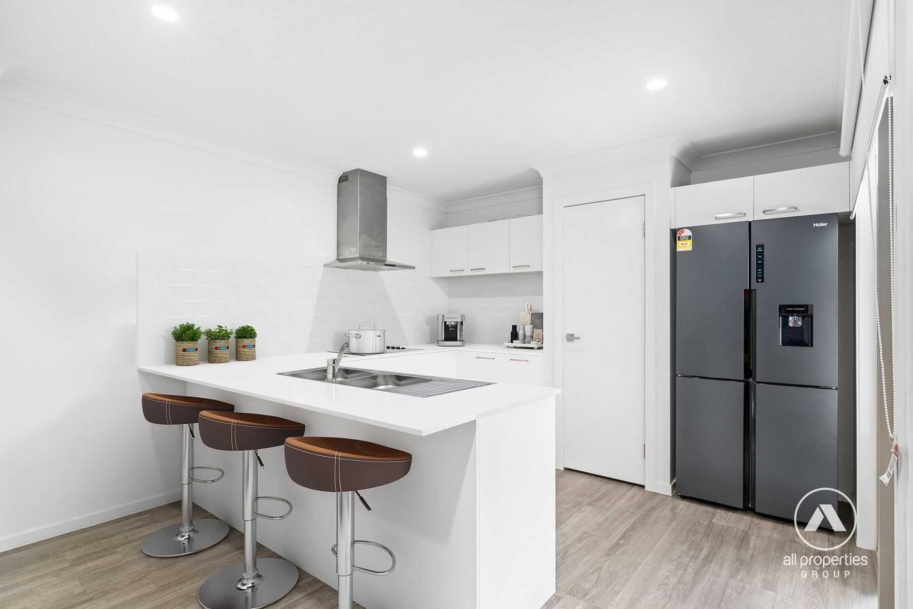 15 Irvine Place, Hillcrest QLD 4118, Hillcrest - Thumbnail 2