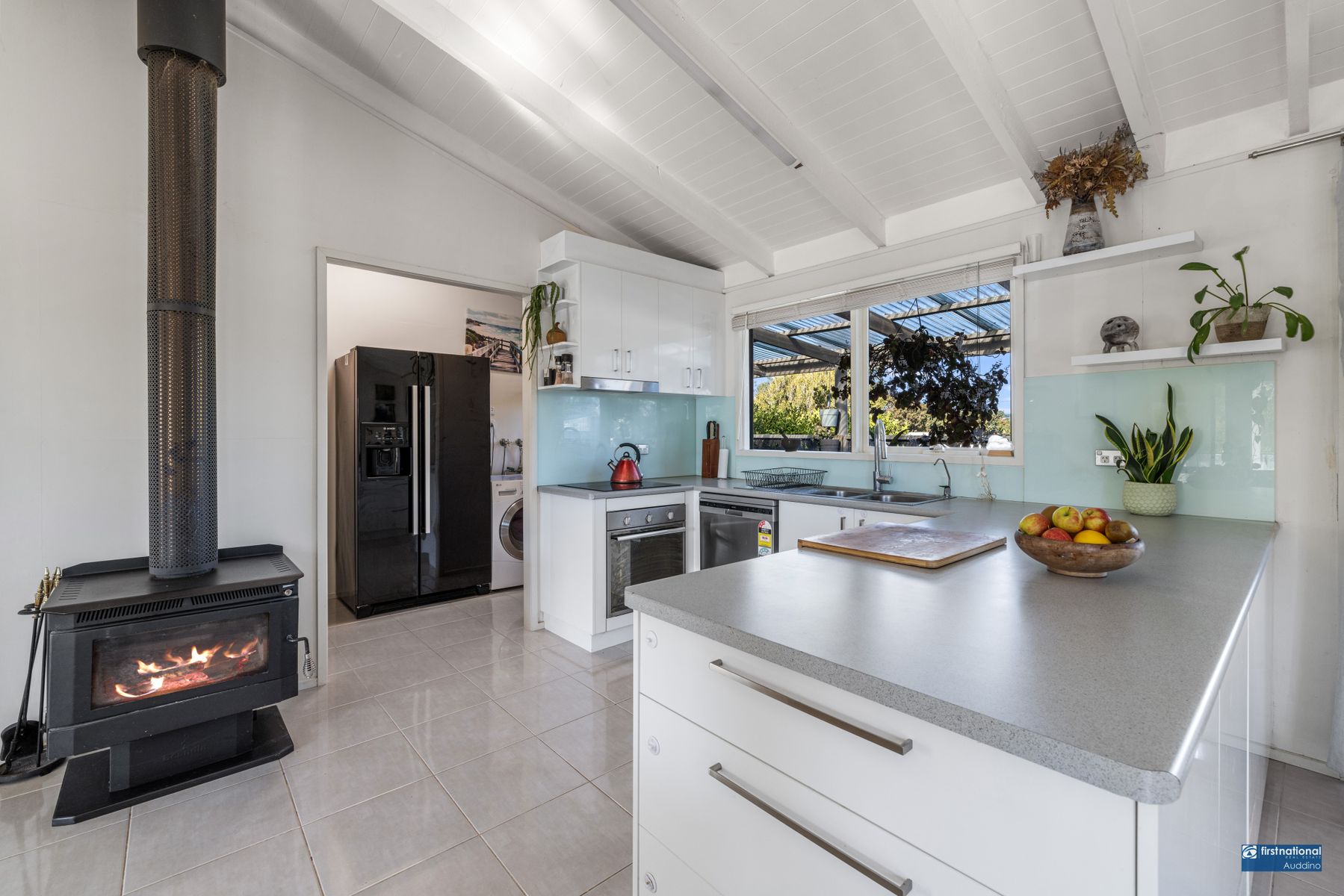 011 Open2view ID943387 10 Beach Street