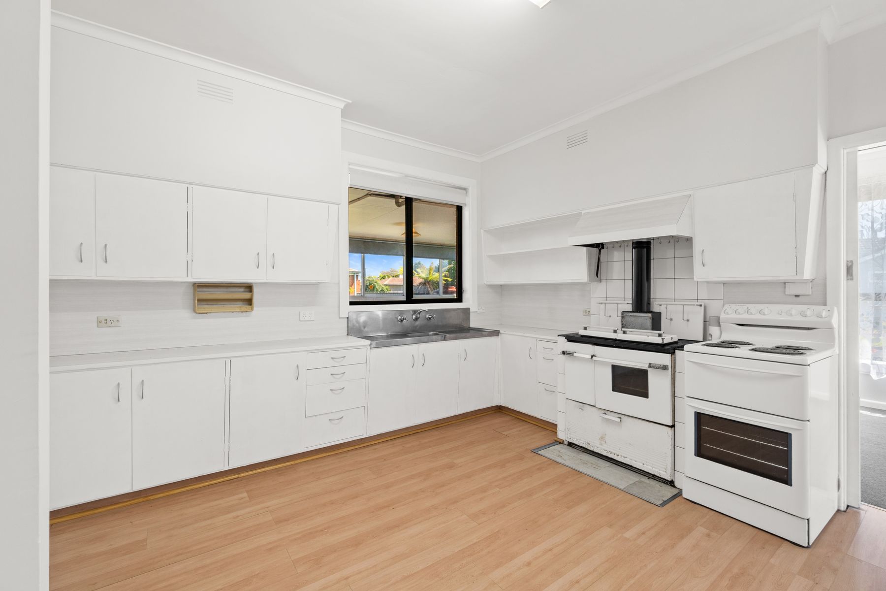 15 Osborne Street, Traralgon VIC 3844, Traralgon - Thumbnail 2