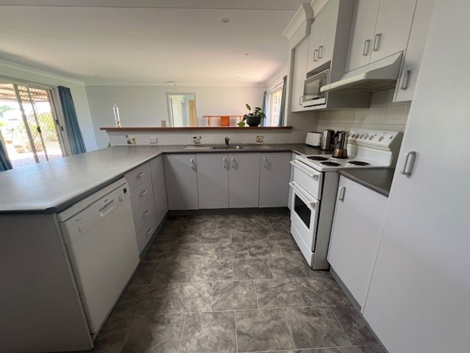 4 Robertson Place, Tamworth NSW 2340, Tamworth - Thumbnail 2