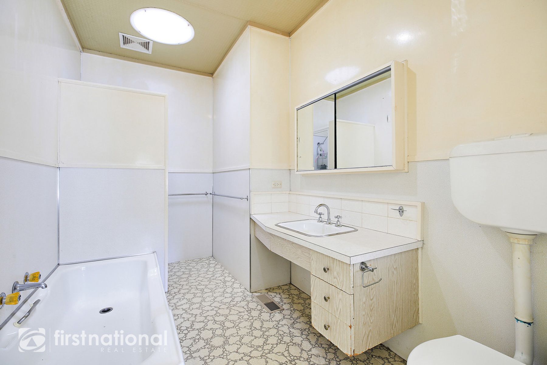 17 Hallyburton Grove, Warragul, VIC 3820, Warragul - Thumbnail 8