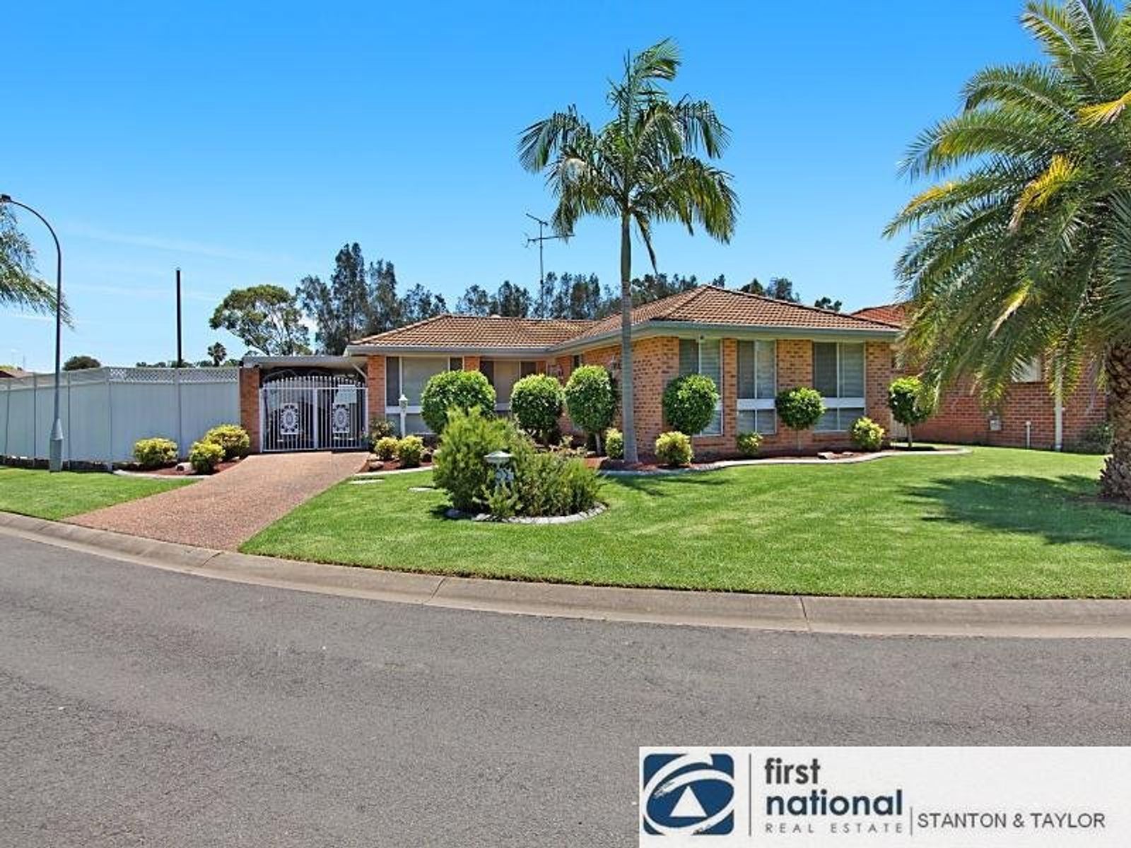 2 Dolphin Crescent, Claremont Meadows - Thumbnail 5