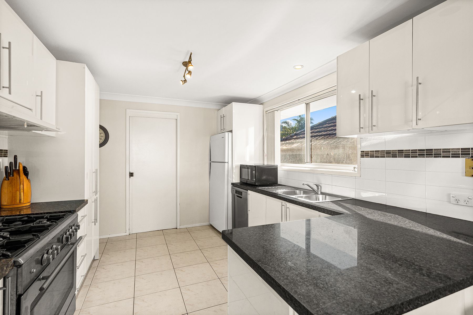 302-304 Gladstone Avenue, Mount Saint Thomas NSW 2500, Mount Saint Thomas - Thumbnail 5