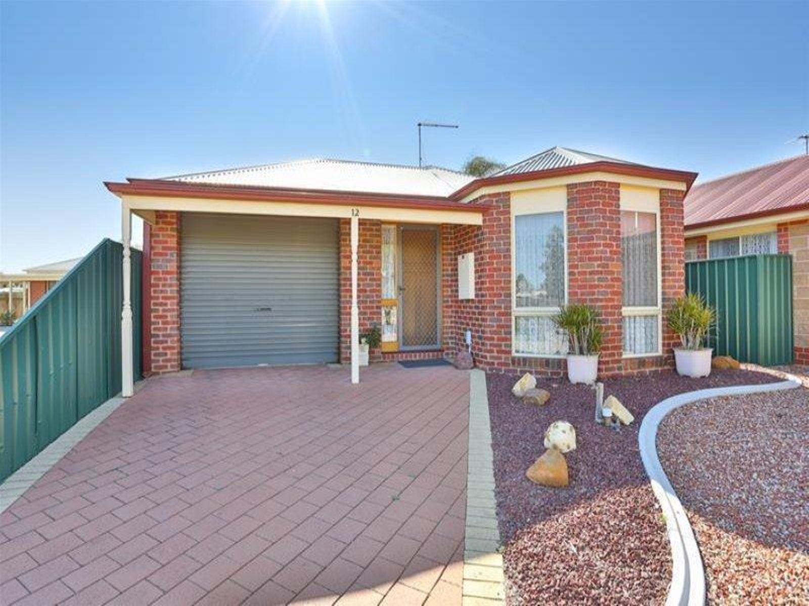 12 Cynthia Close
