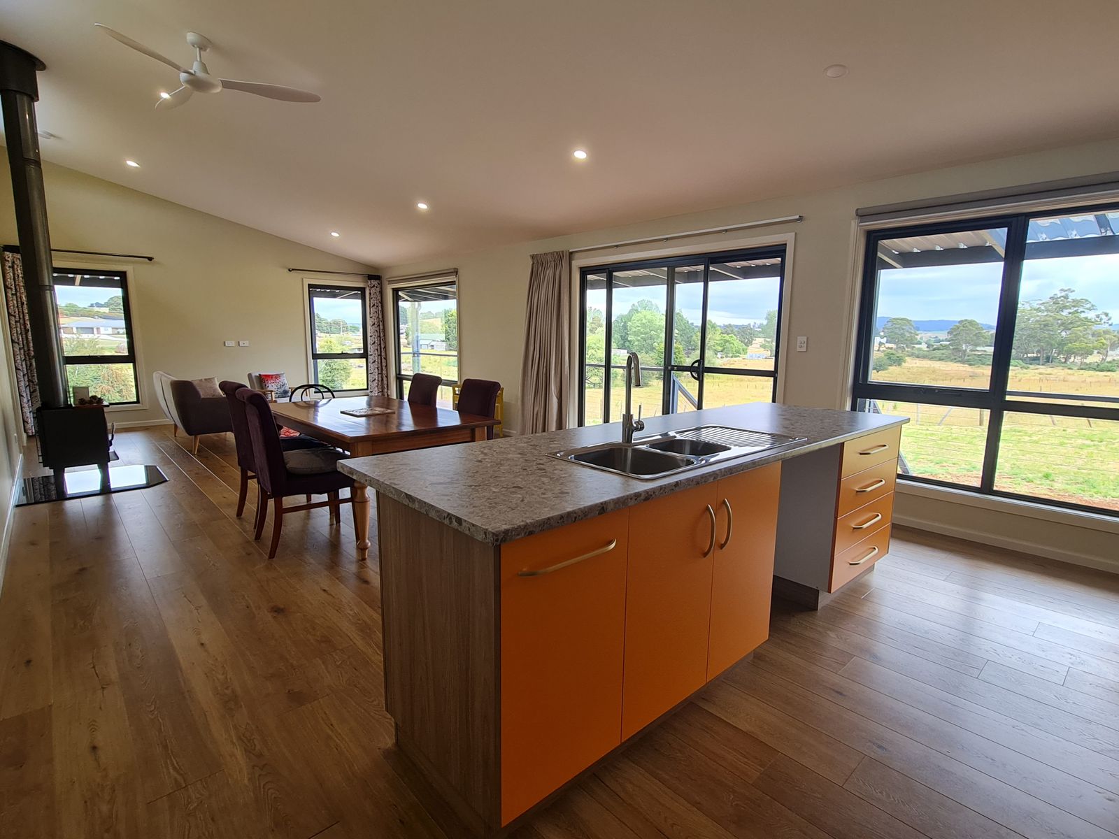 4 Smith Street, Deloraine TAS 7304, Deloraine - Thumbnail 2