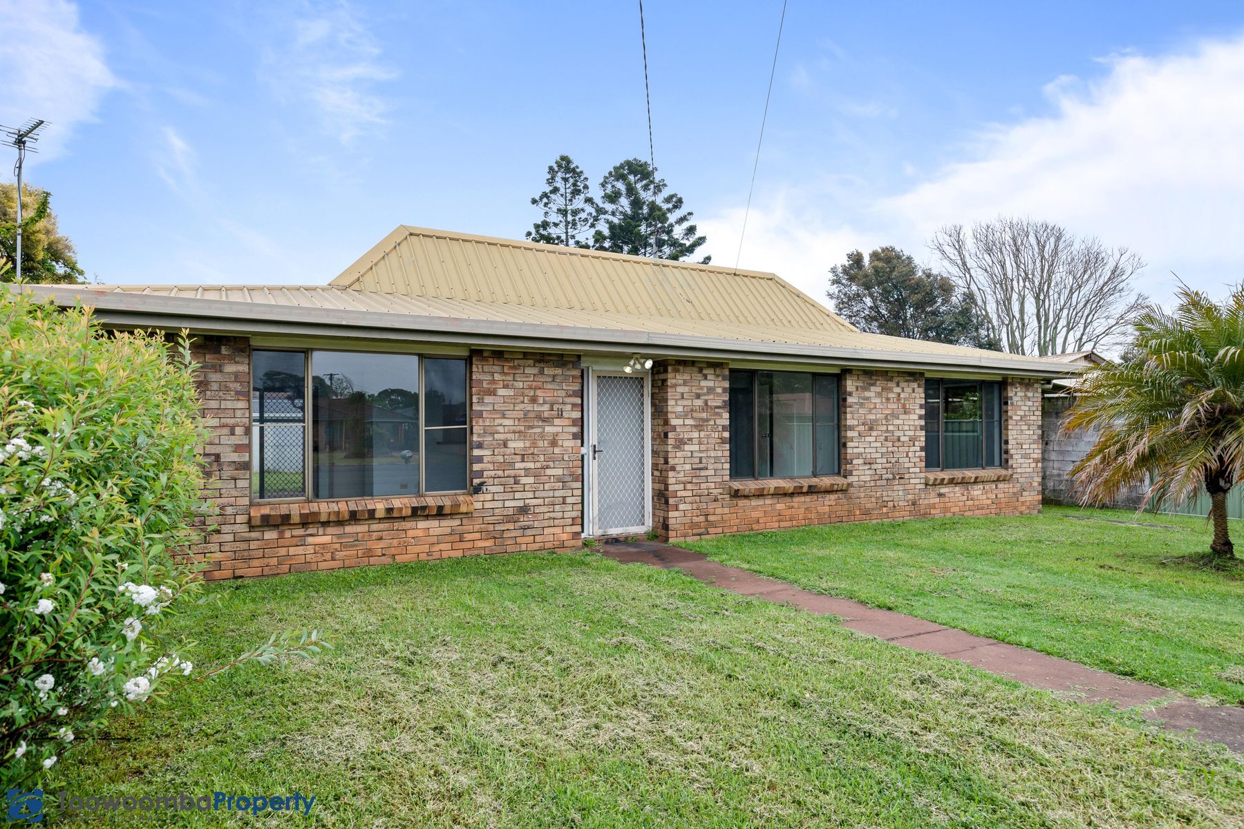 11 Bennett Street, Wilsonton QLD 4350