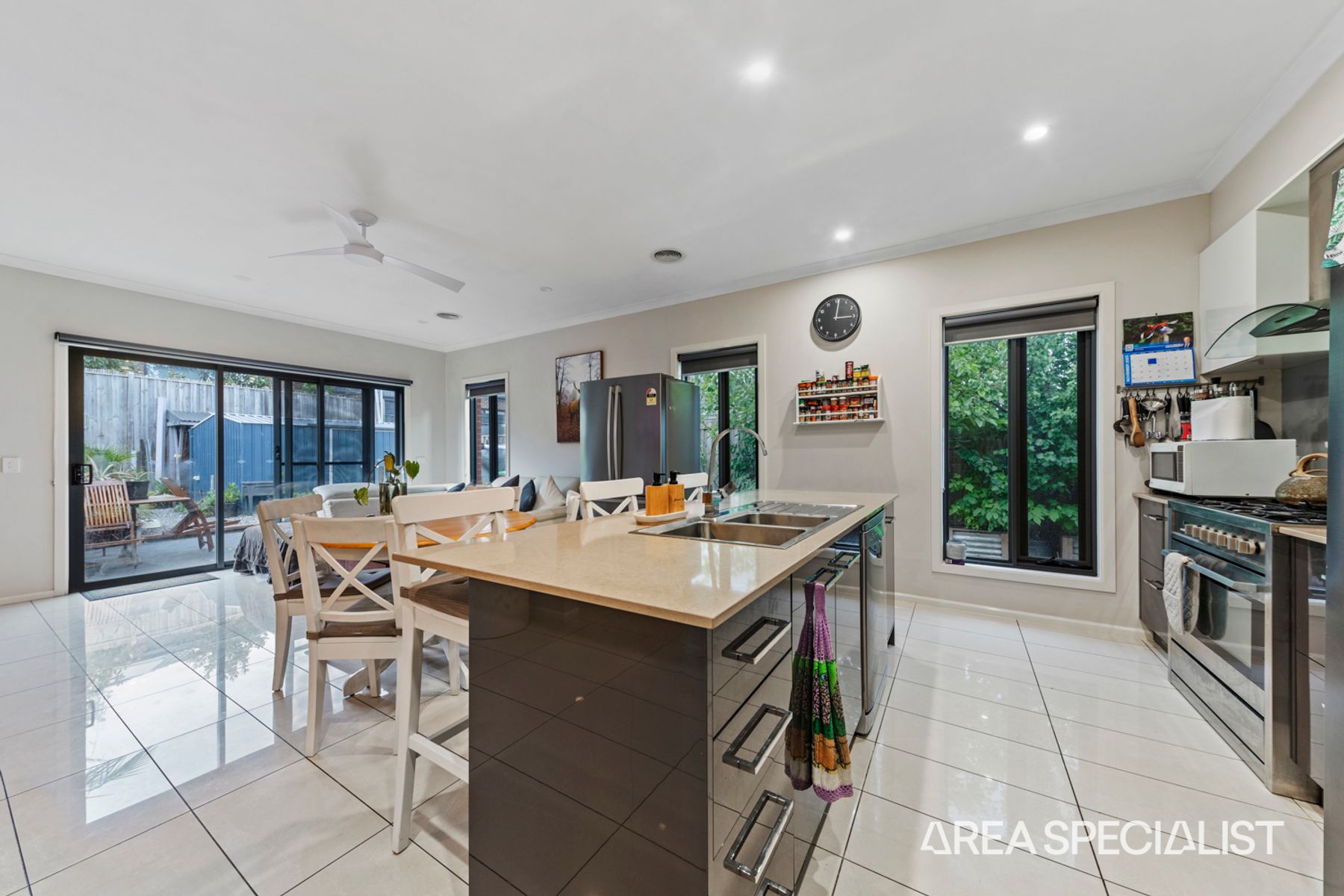 4 Randall Avenue, Clyde North, VIC 3978, Clyde North - Thumbnail 5