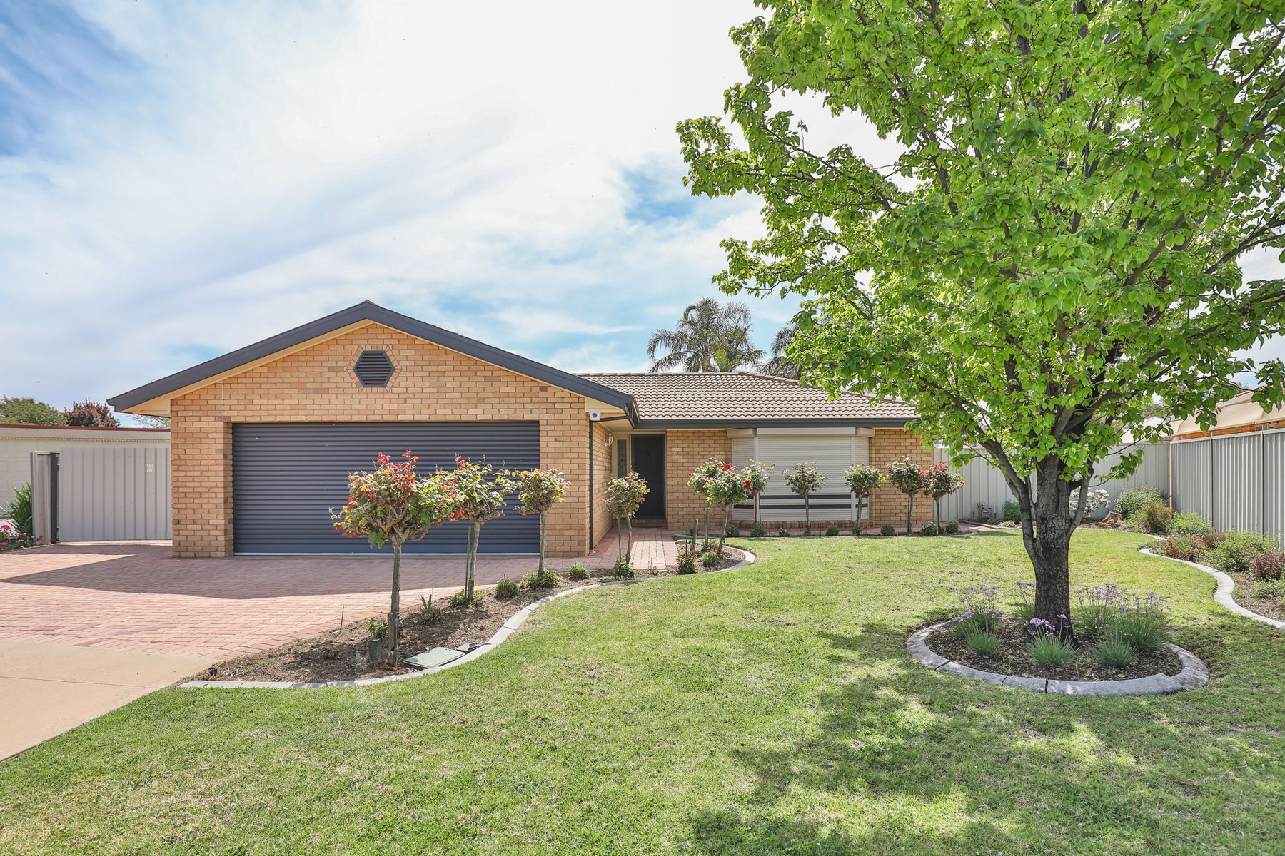 5 Topaz Court