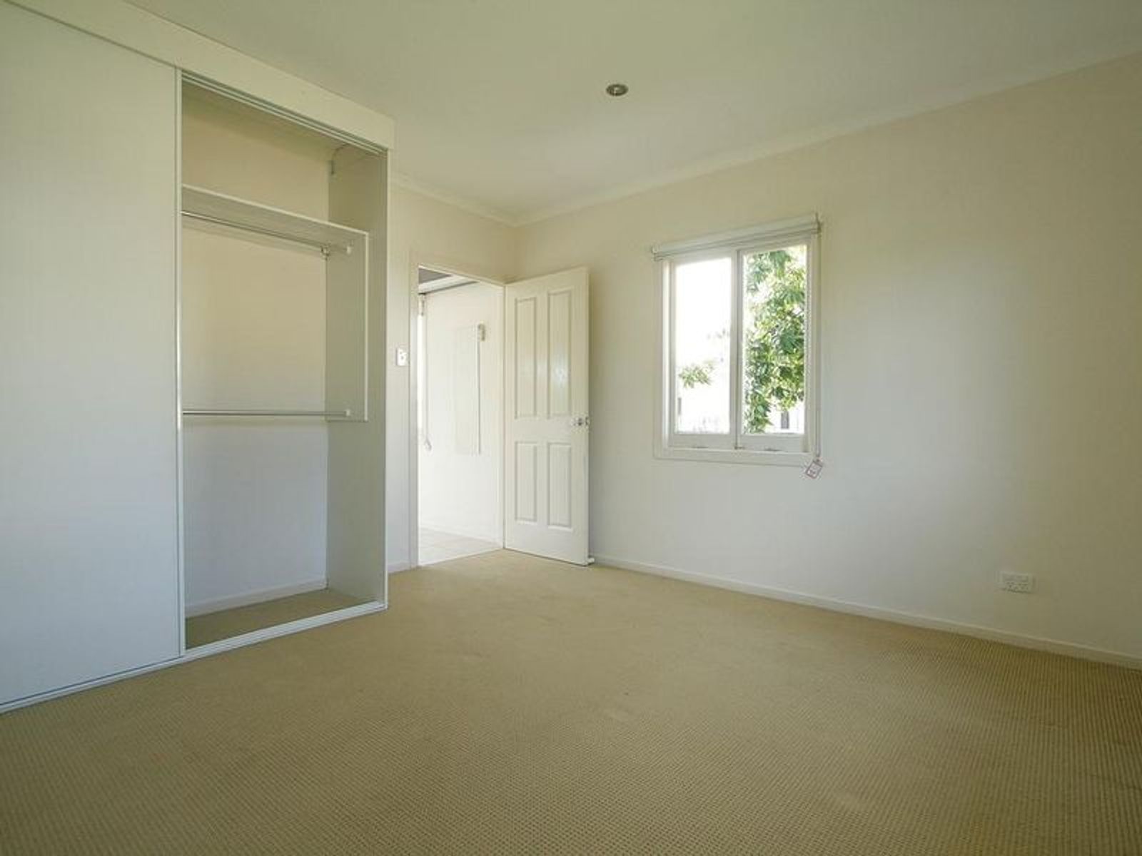 128 Pohlman Street, Southport QLD 4215, Southport - Thumbnail 6