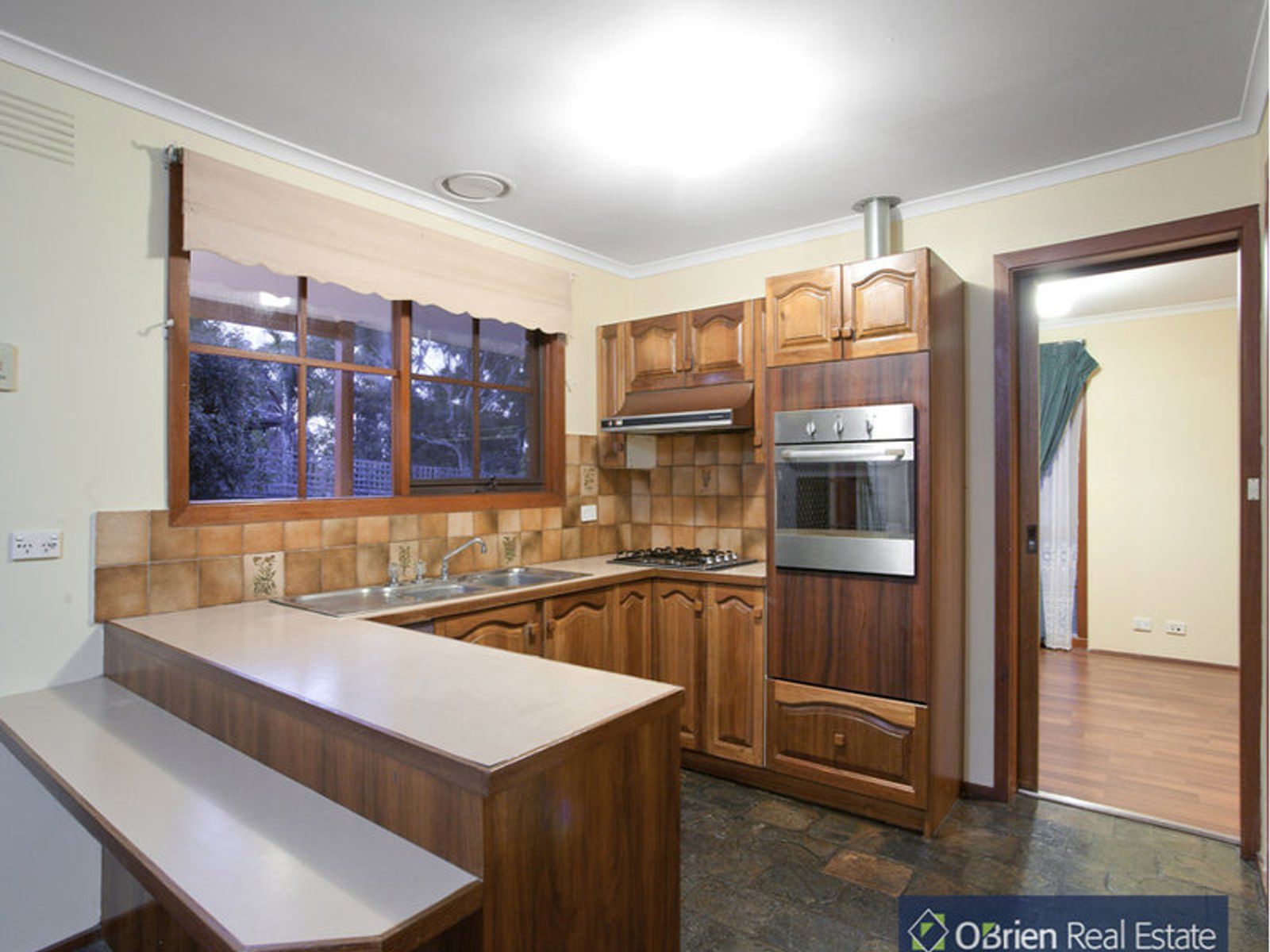33 Endeavour Crescent, Endeavour Hills, VIC 3802, Endeavour Hills - Thumbnail 4