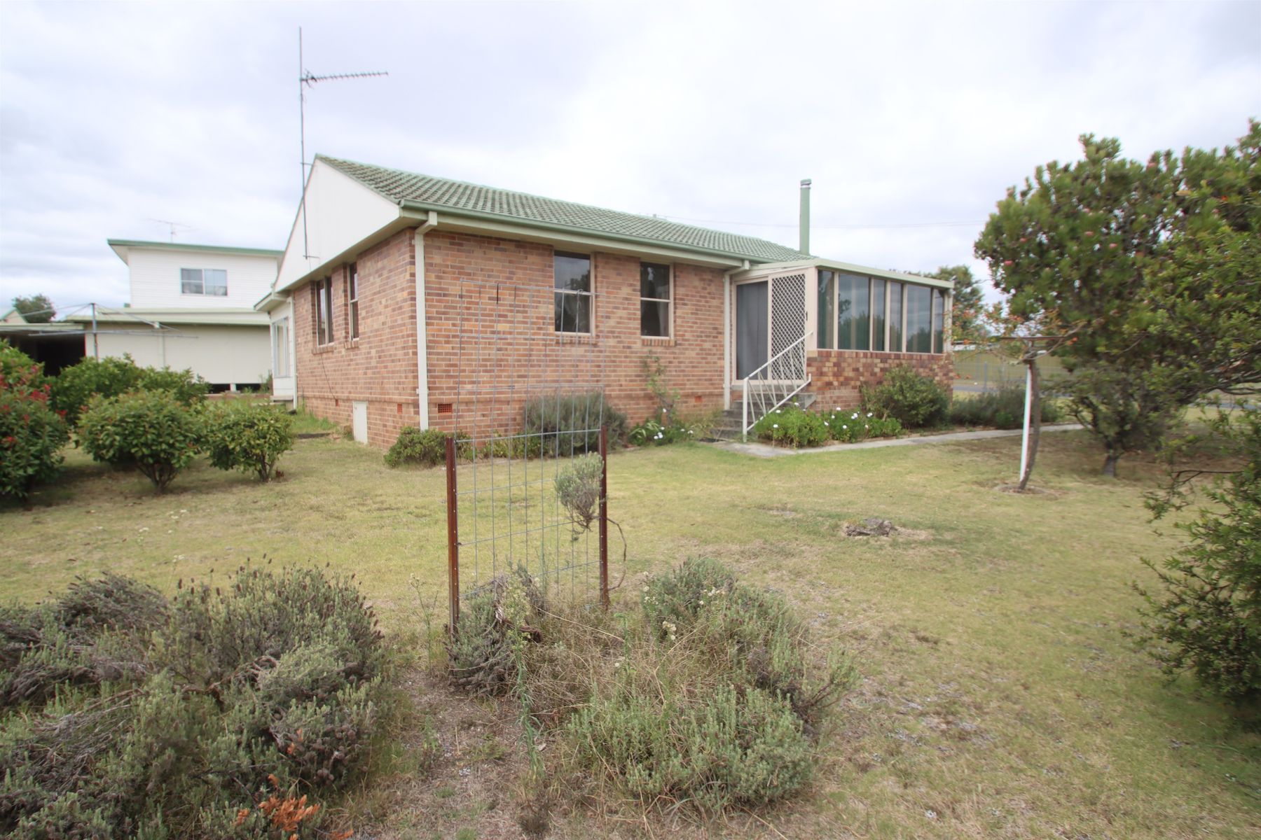 12 Kiely Street, Tenterfield NSW 2372, Tenterfield - Thumbnail 2