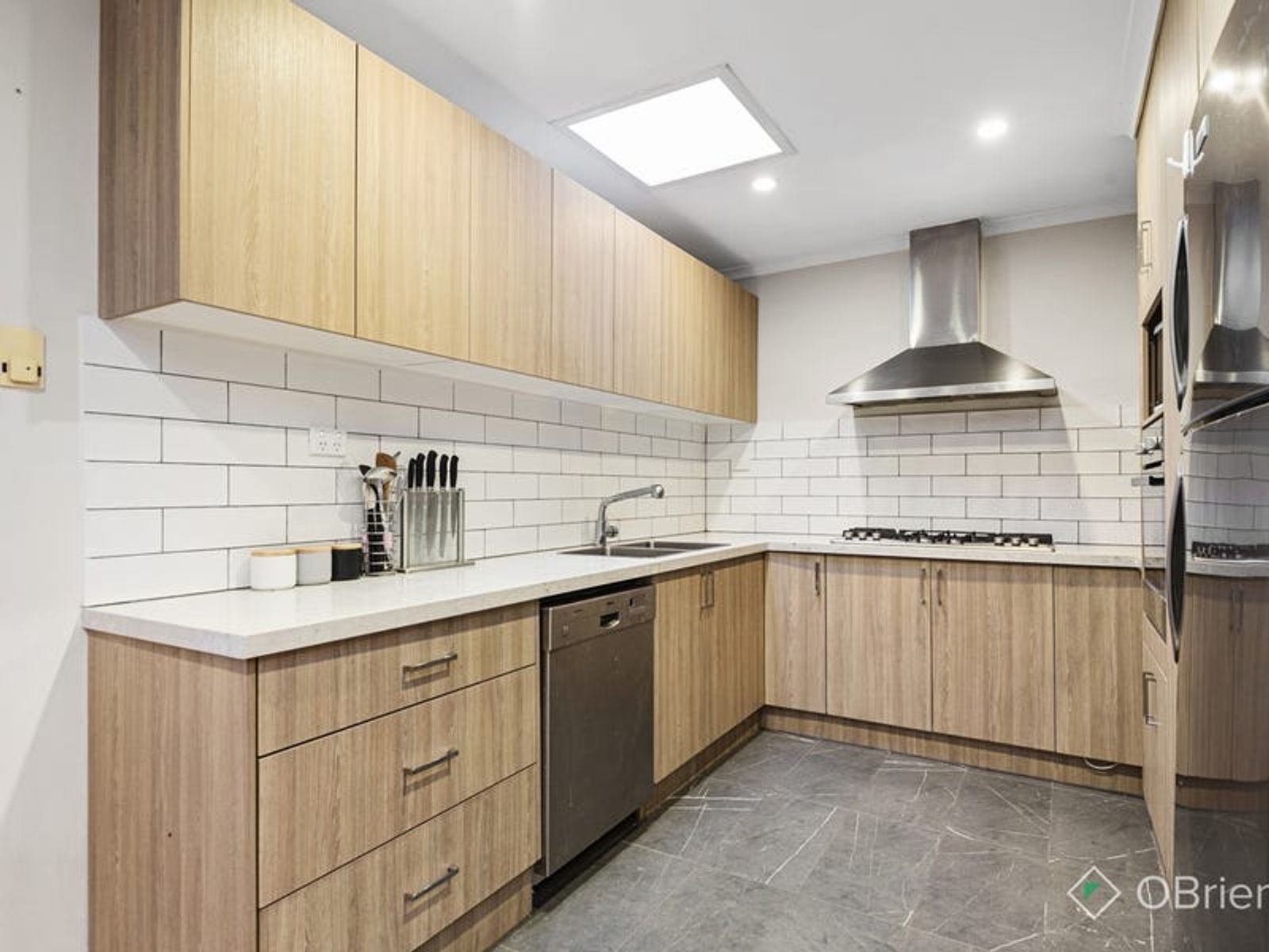 35 Skye Crescent, Endeavour Hills, VIC 3802, Endeavour Hills - Thumbnail 2