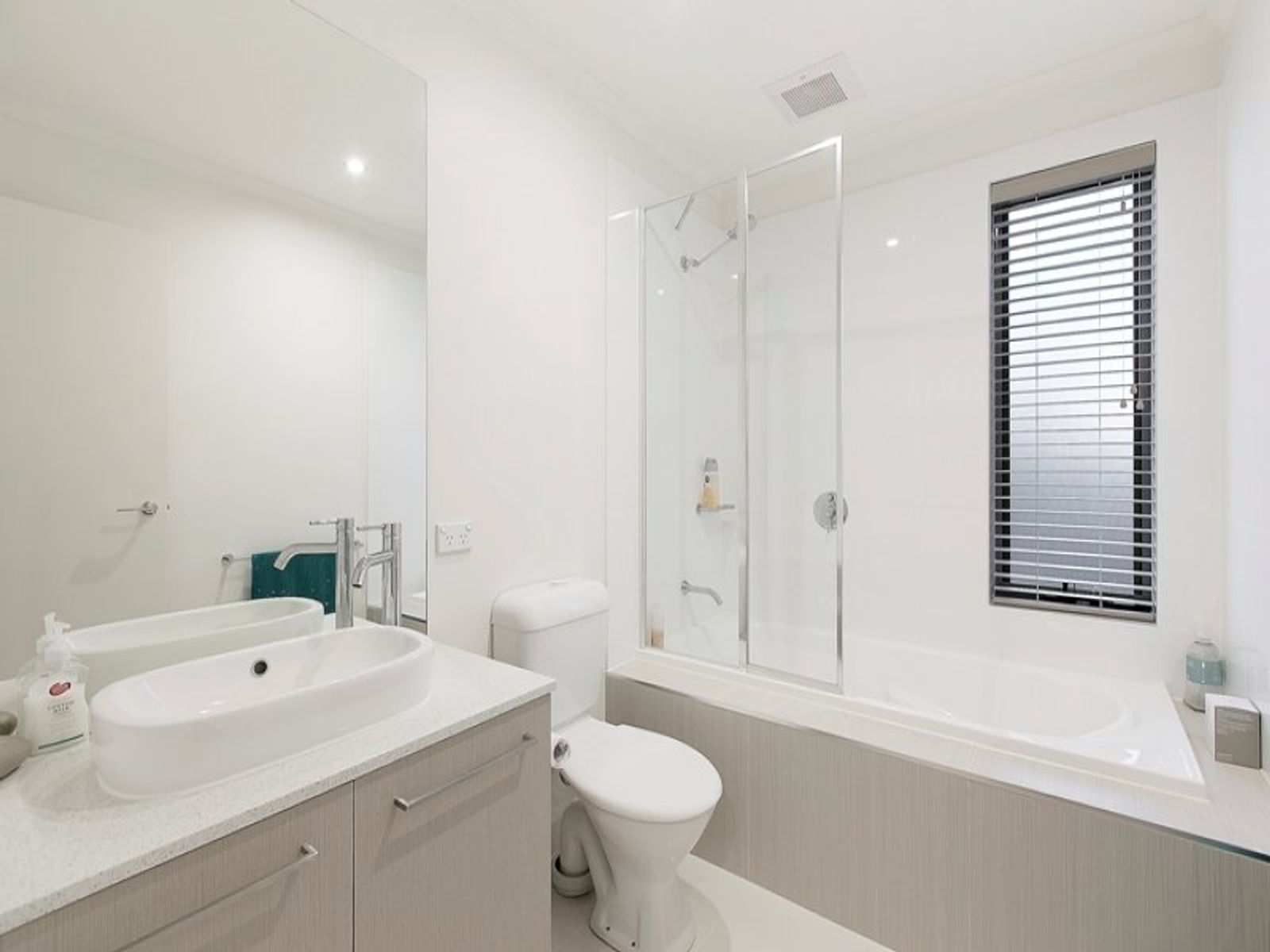 7 Ashberg Drive, Waterways, VIC 3195, Waterways - Thumbnail 7